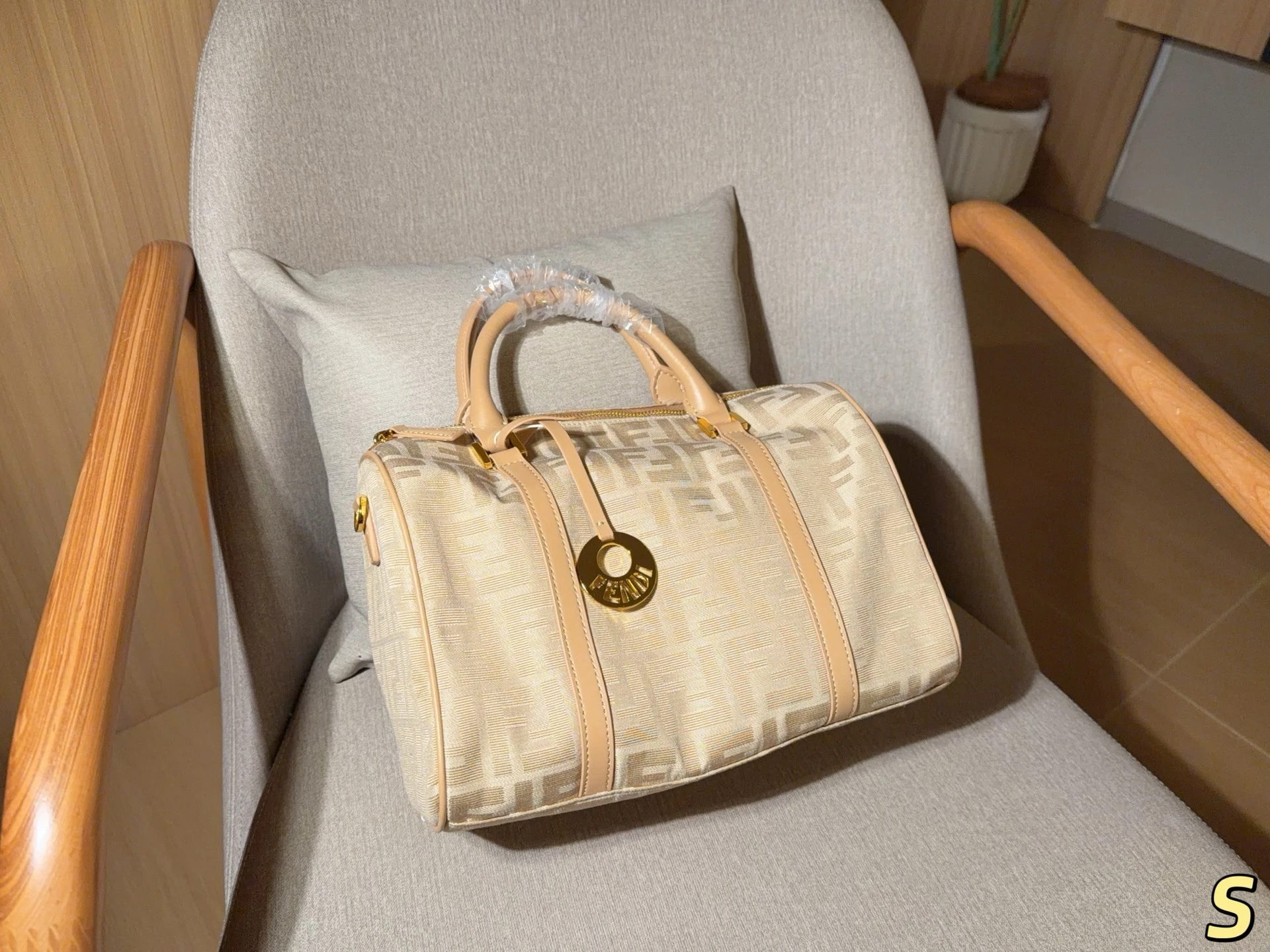 Fendi Bag — 28dc305d