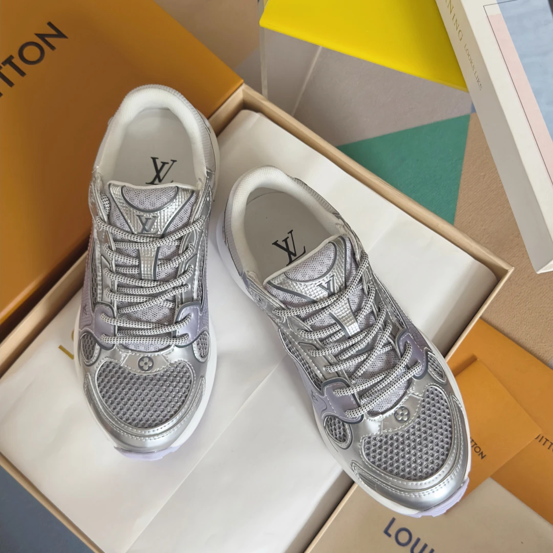 Louis Vuitton Sneakers — 875b6df1