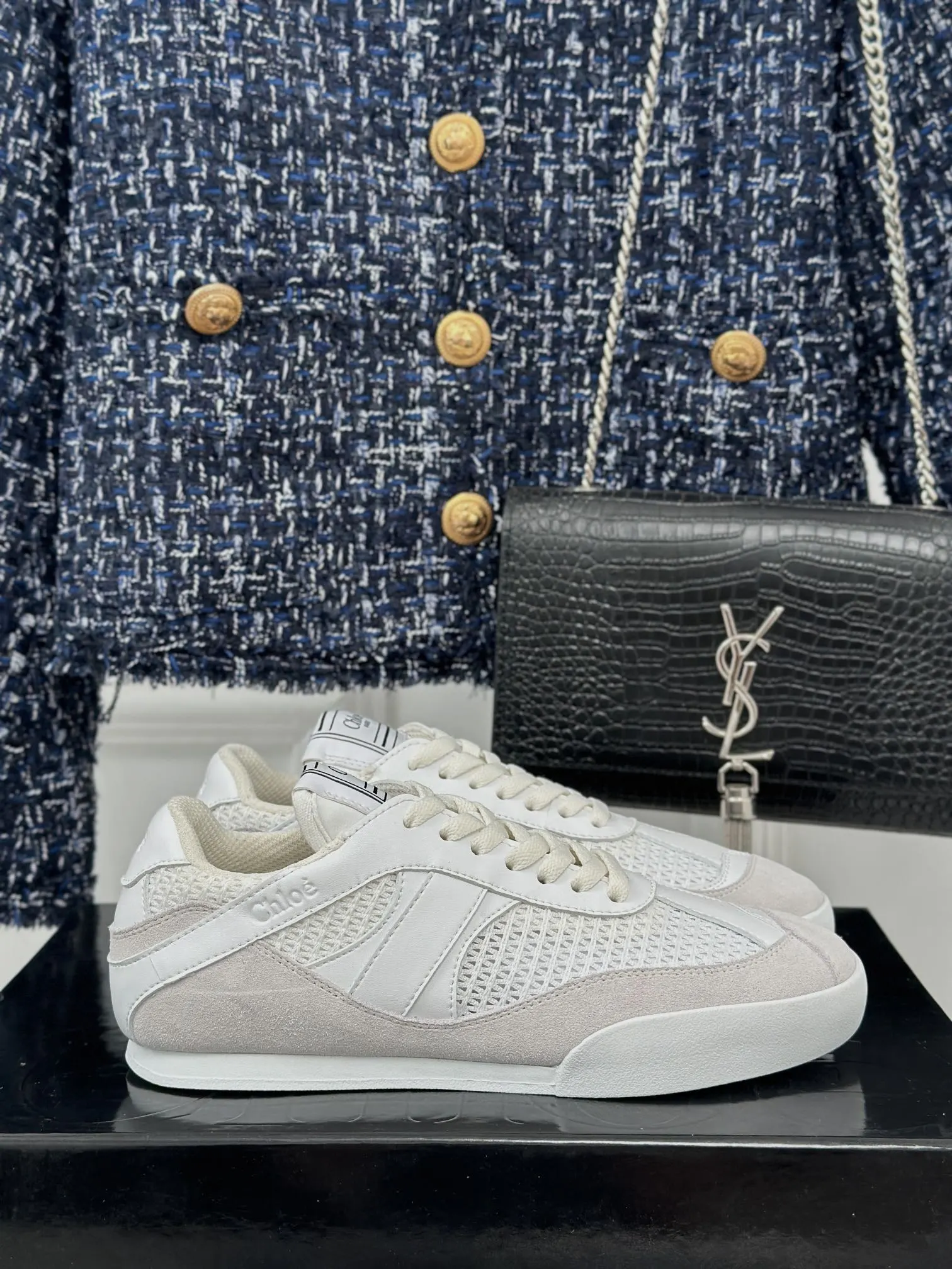 Sneakers — b7270ddb