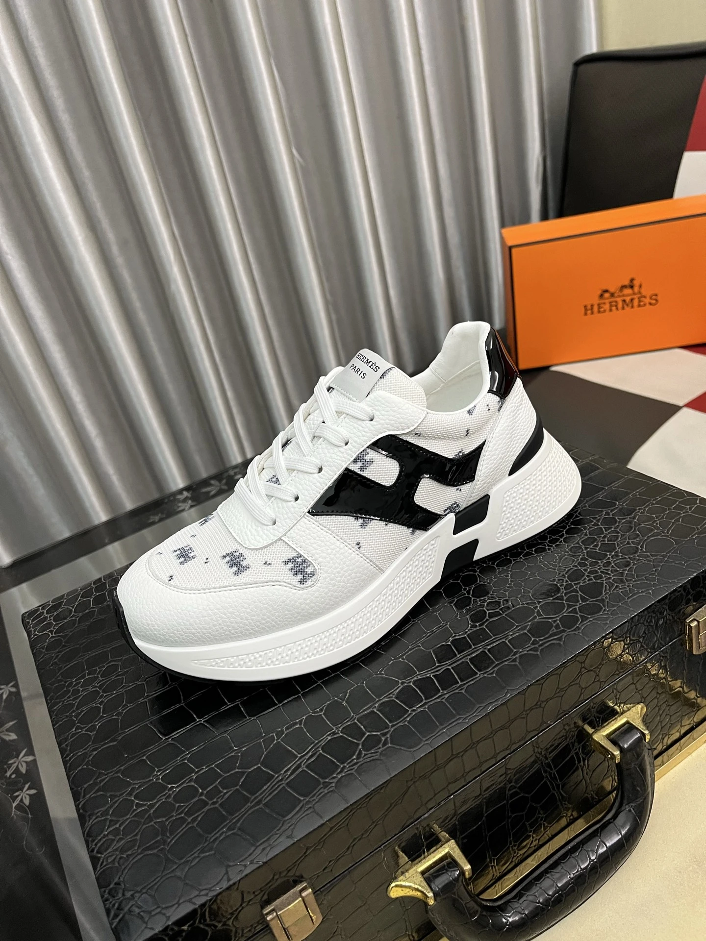 Hermès Sneakers — 382ac3af