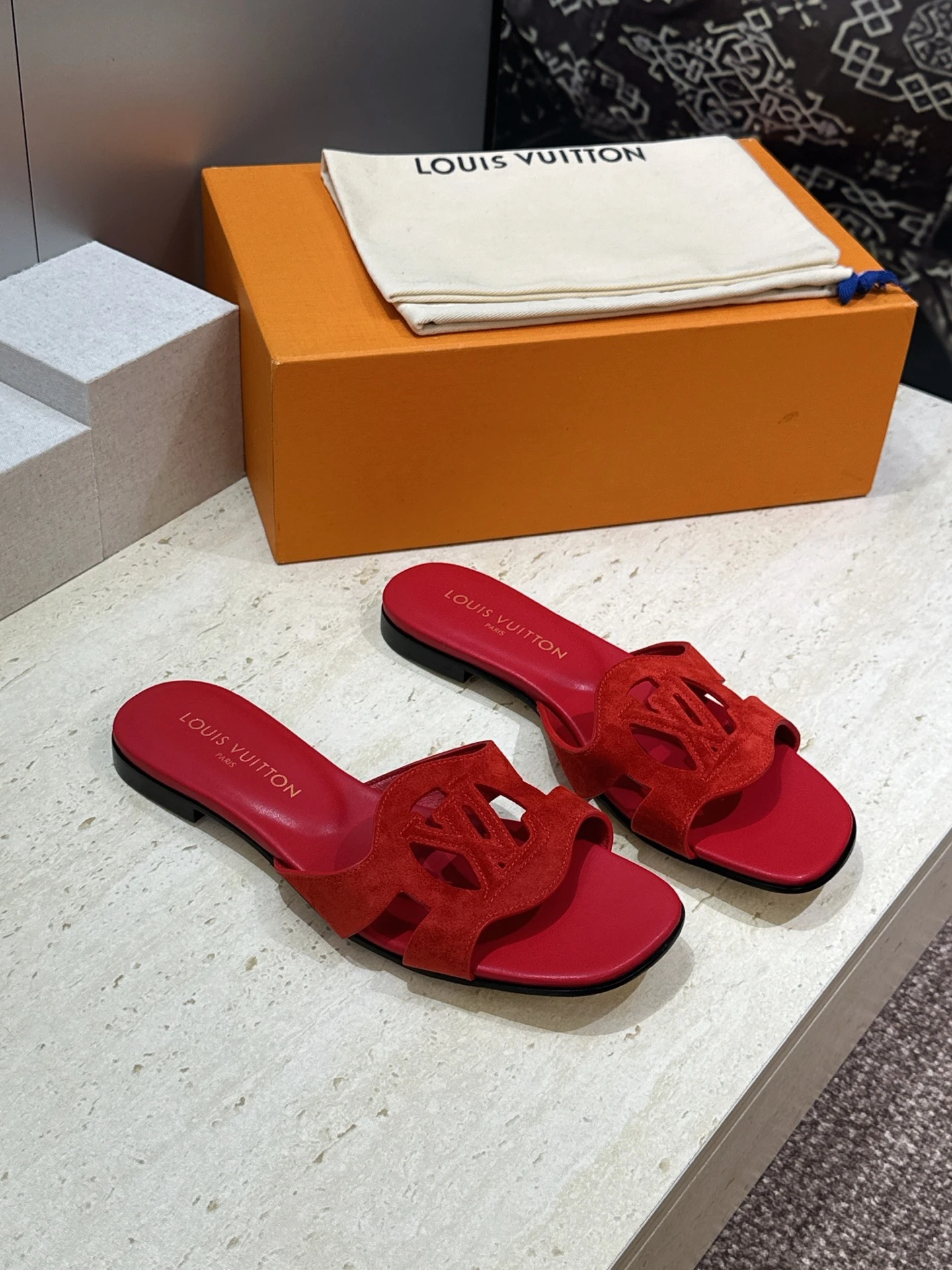 Louis Vuitton Slippers — 00e78e4a