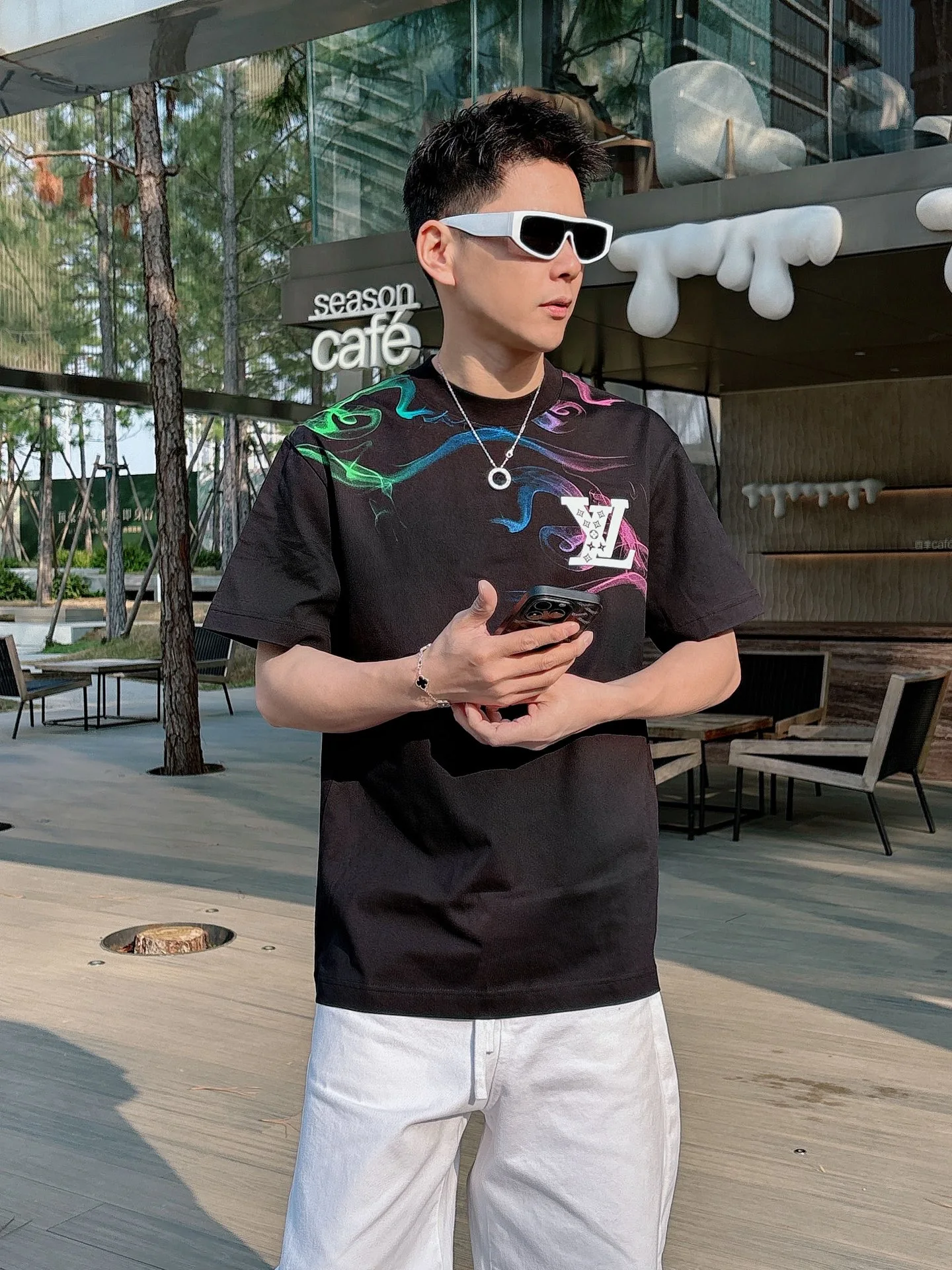 Louis Vuitton T-Shirt — 34802176