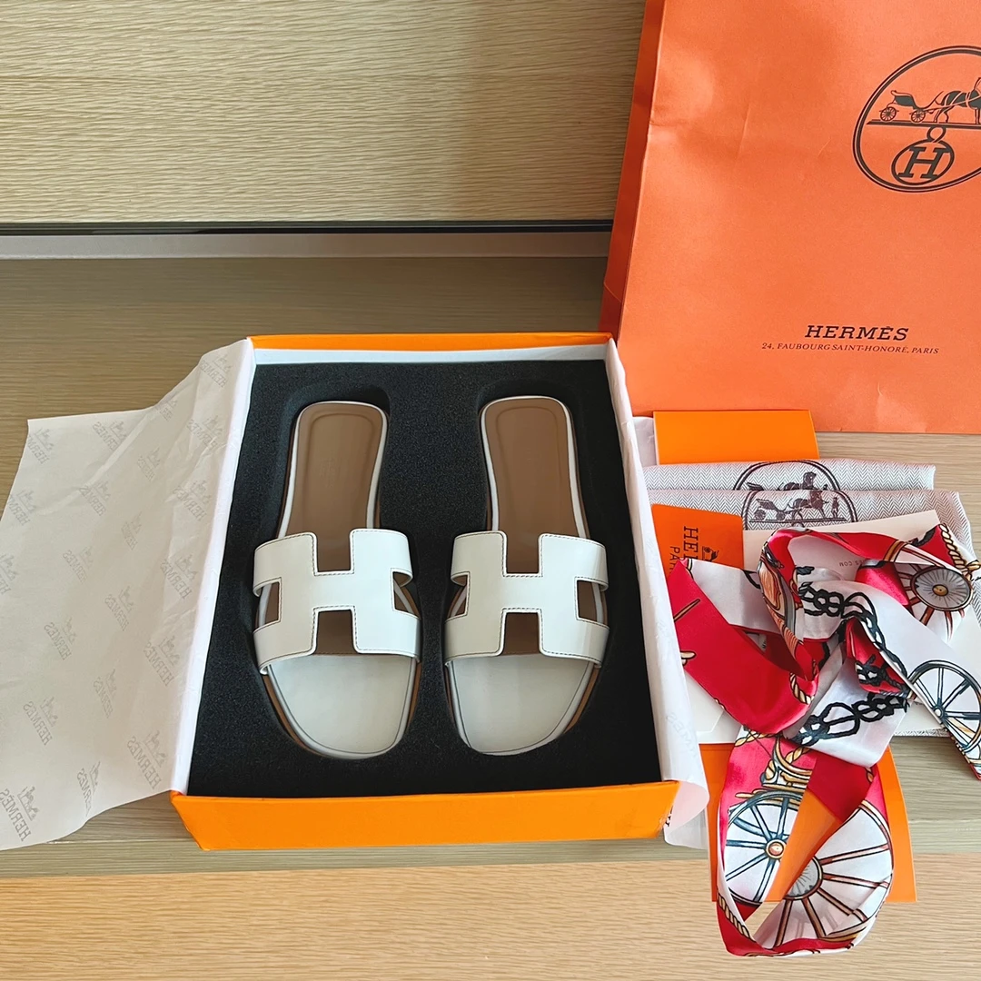 Hermès Slippers — d761df1b