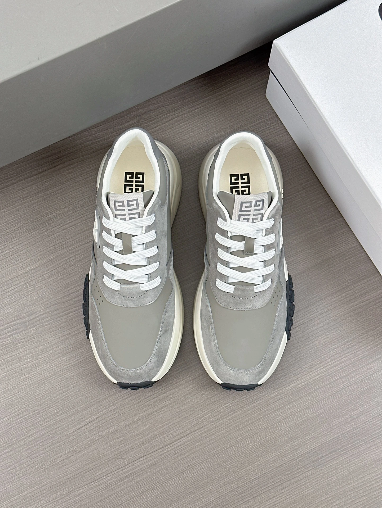 Givenchy Sneakers — a9340eae