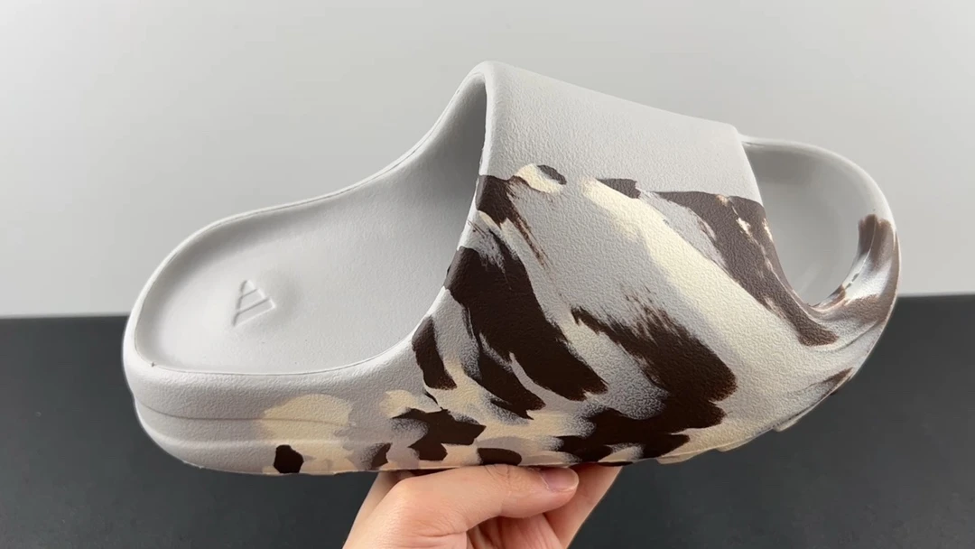 Adidas Slippers — fcc3300e