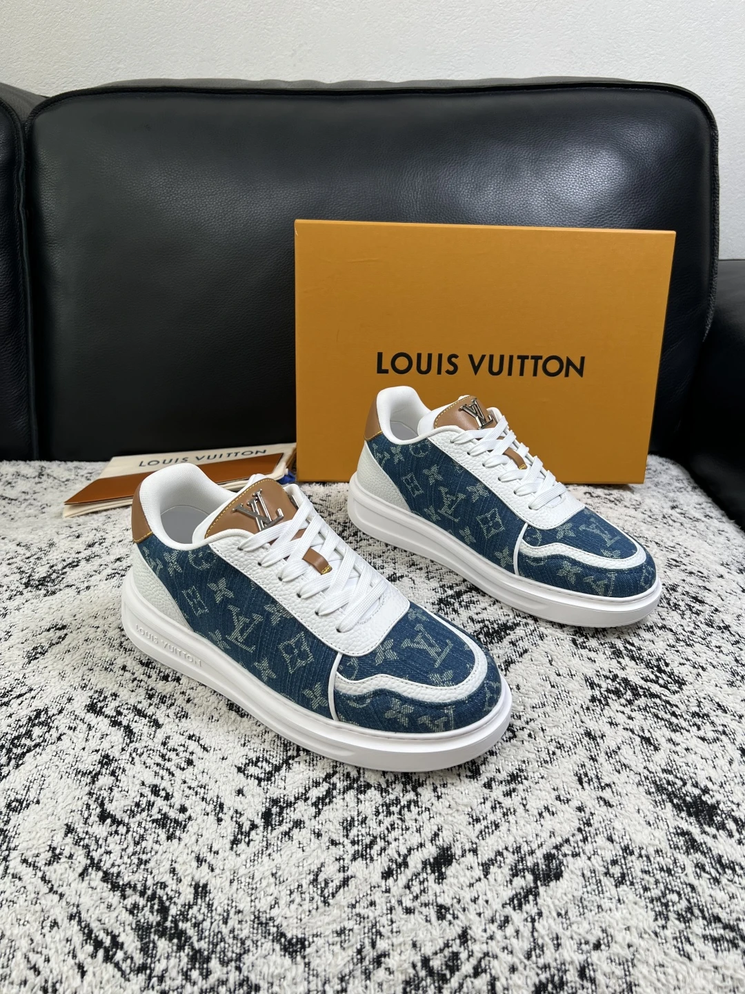Louis Vuitton Sneakers — 79a864e2