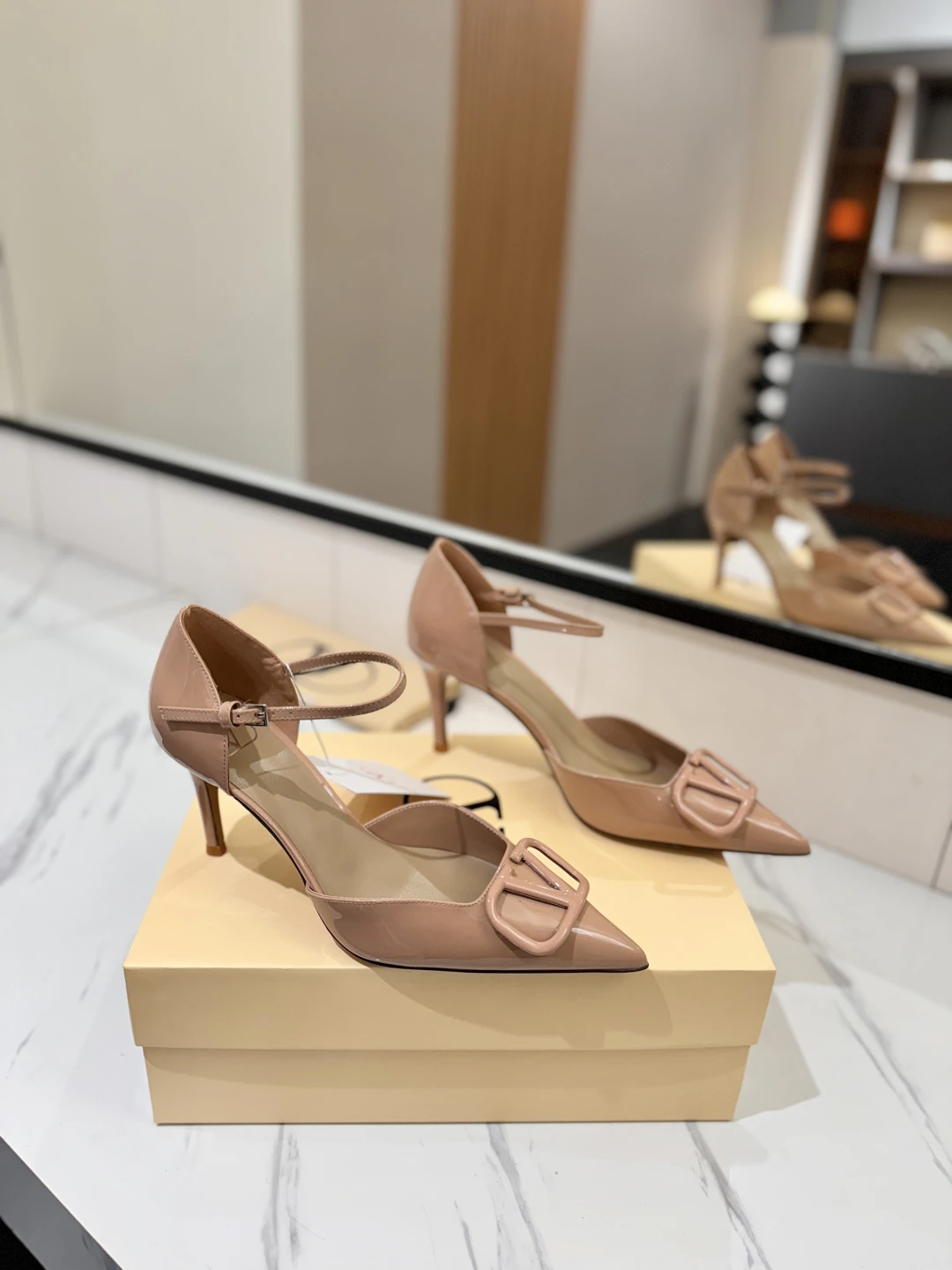 Valentino Sandals — d4e73b86