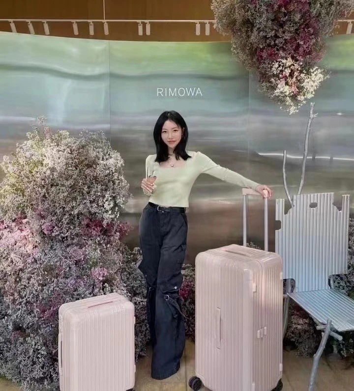 Luggage — 1f7367f2