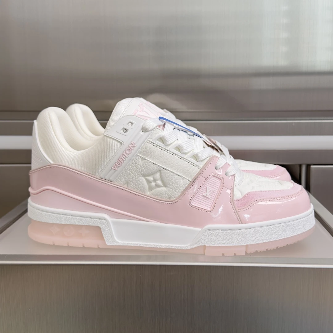 Louis Vuitton Sneakers — 0100a9fb