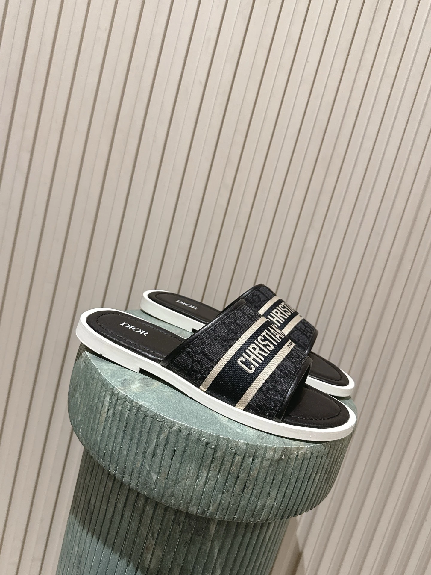 Dior Slides — d4786051