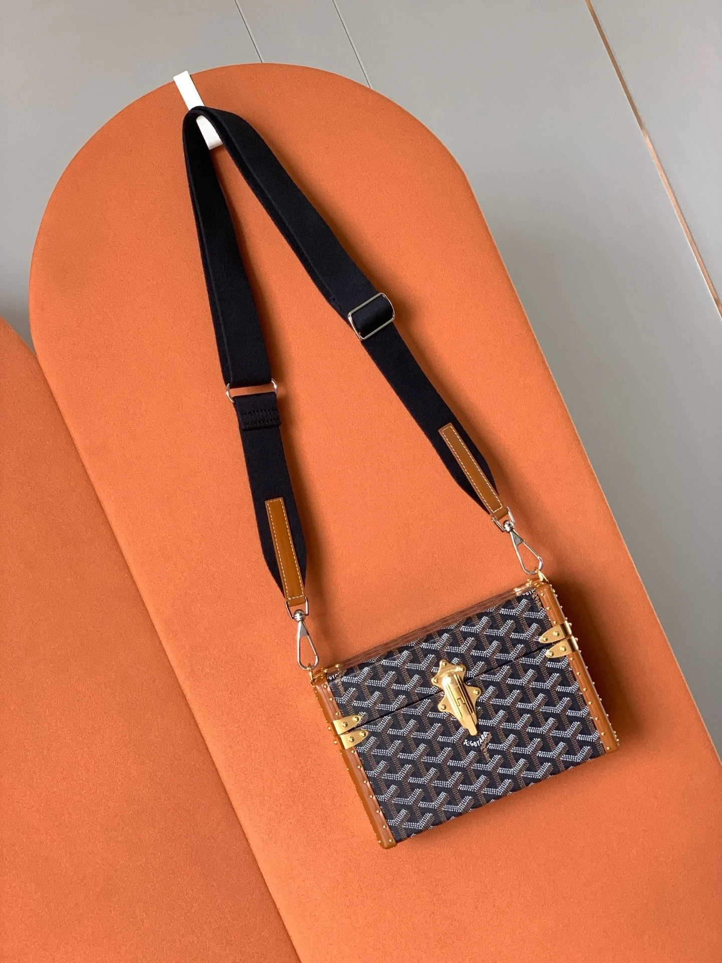 Goyard Crossbody Bags — e370caa3