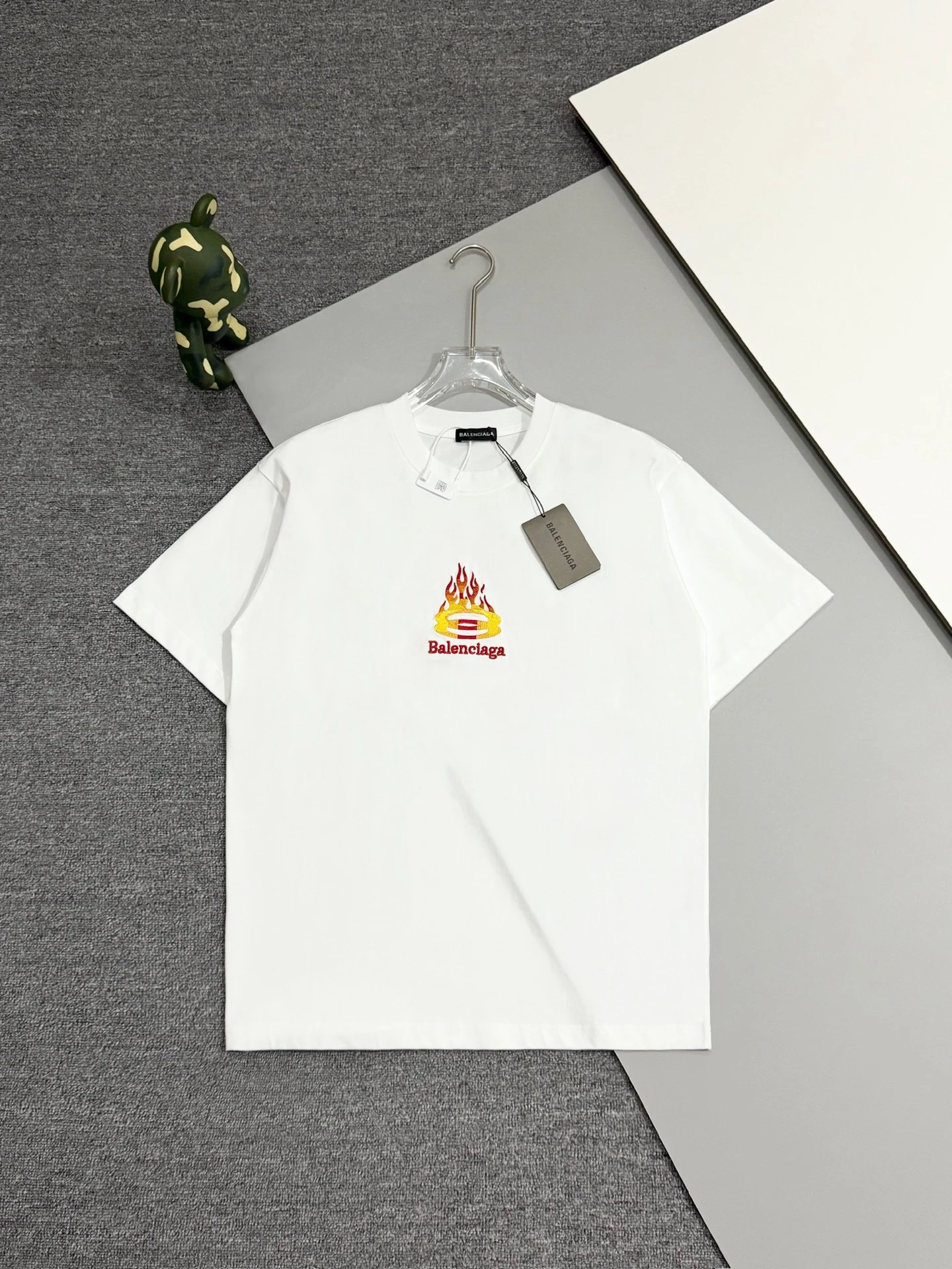 Balenciaga T-Shirt — b0b13cf3