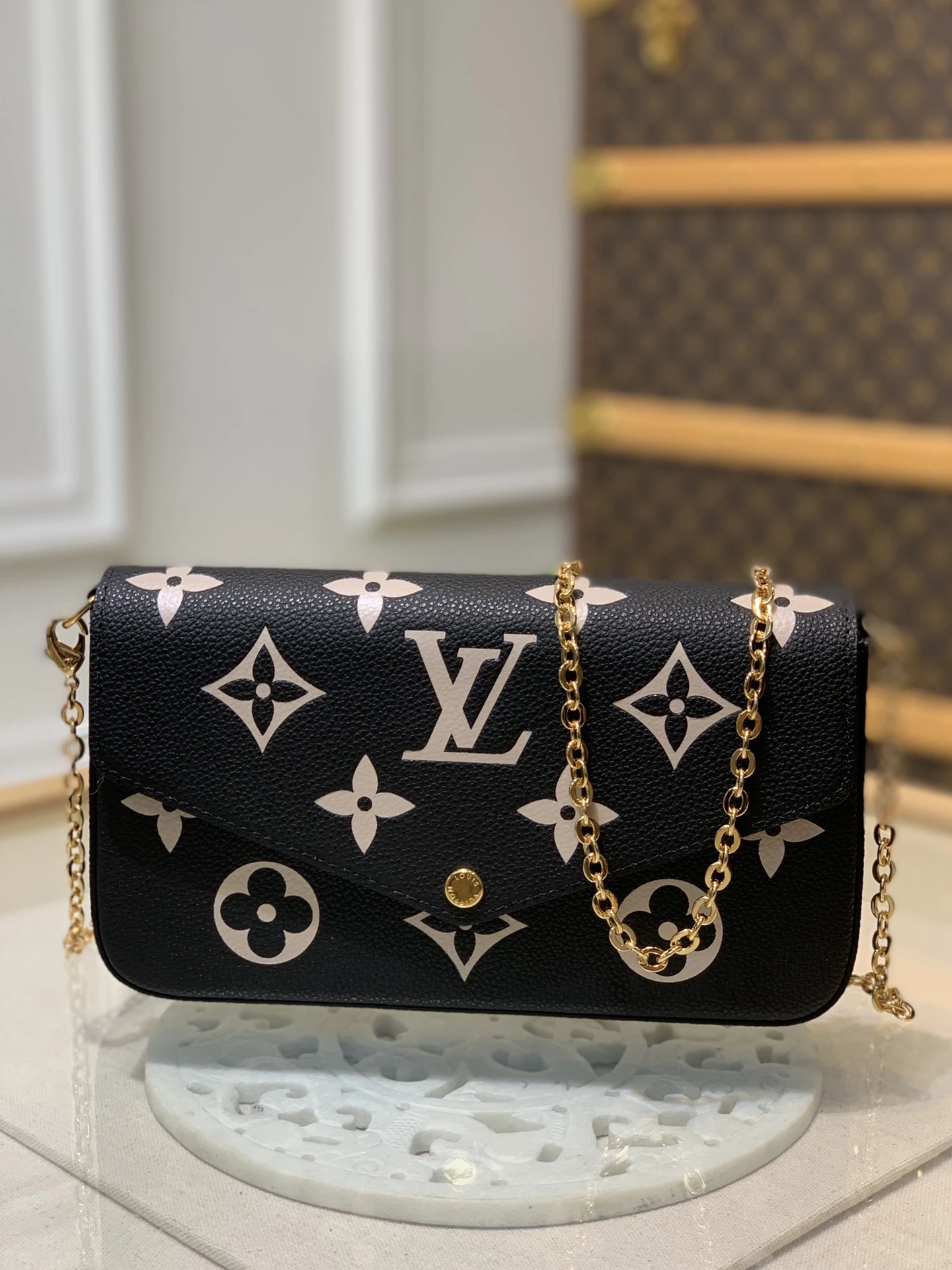 Louis Vuitton Bag — 05f7b807
