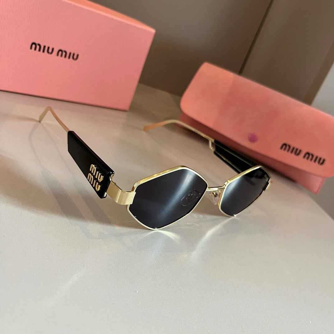 Miu Miu Eyewear — d46e28c5