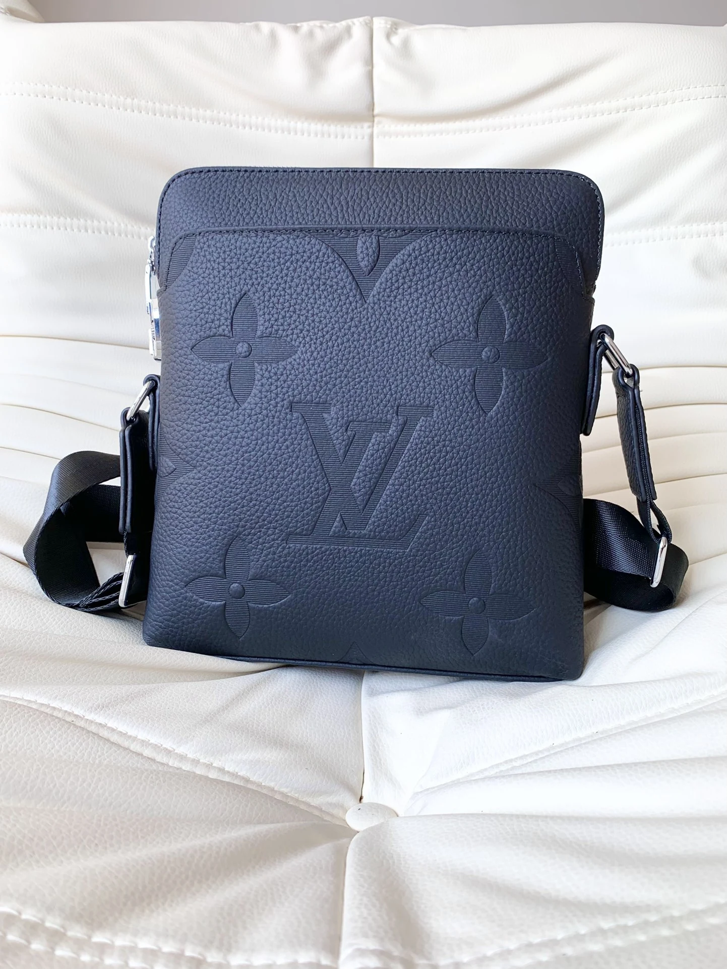 Louis Vuitton Bag — a9f4a1bc