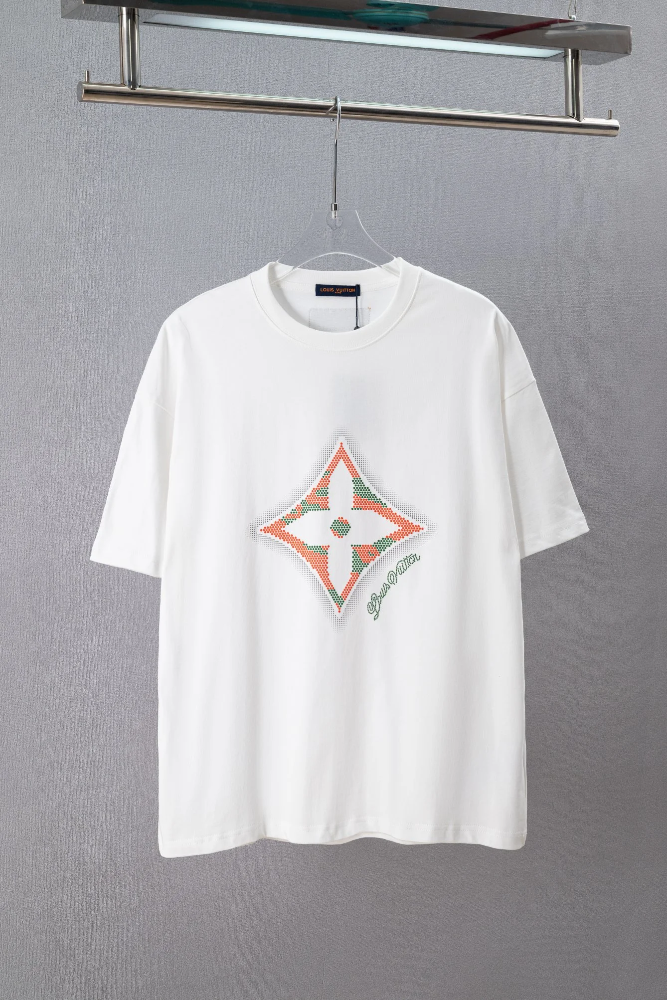 Louis Vuitton T-Shirt — 680c57f0