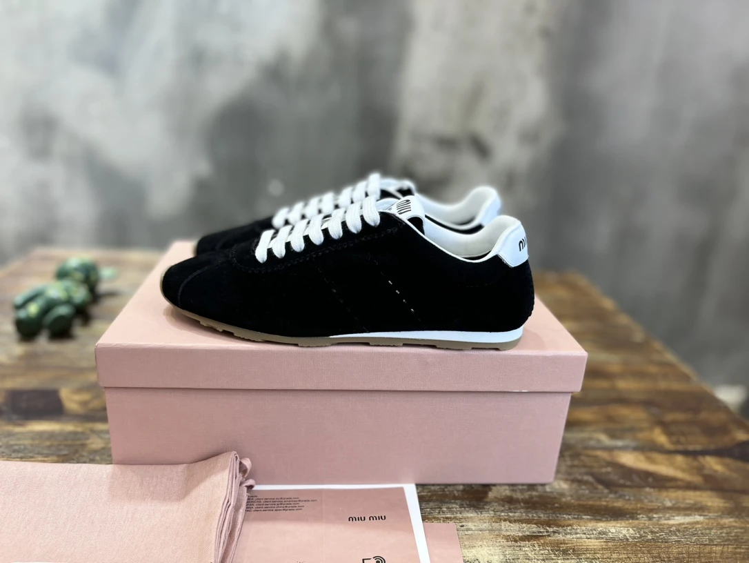 Miu Miu Sneakers — c6128365