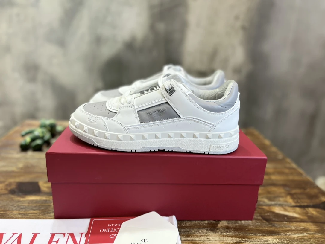 Valentino Sneakers — 369e2469