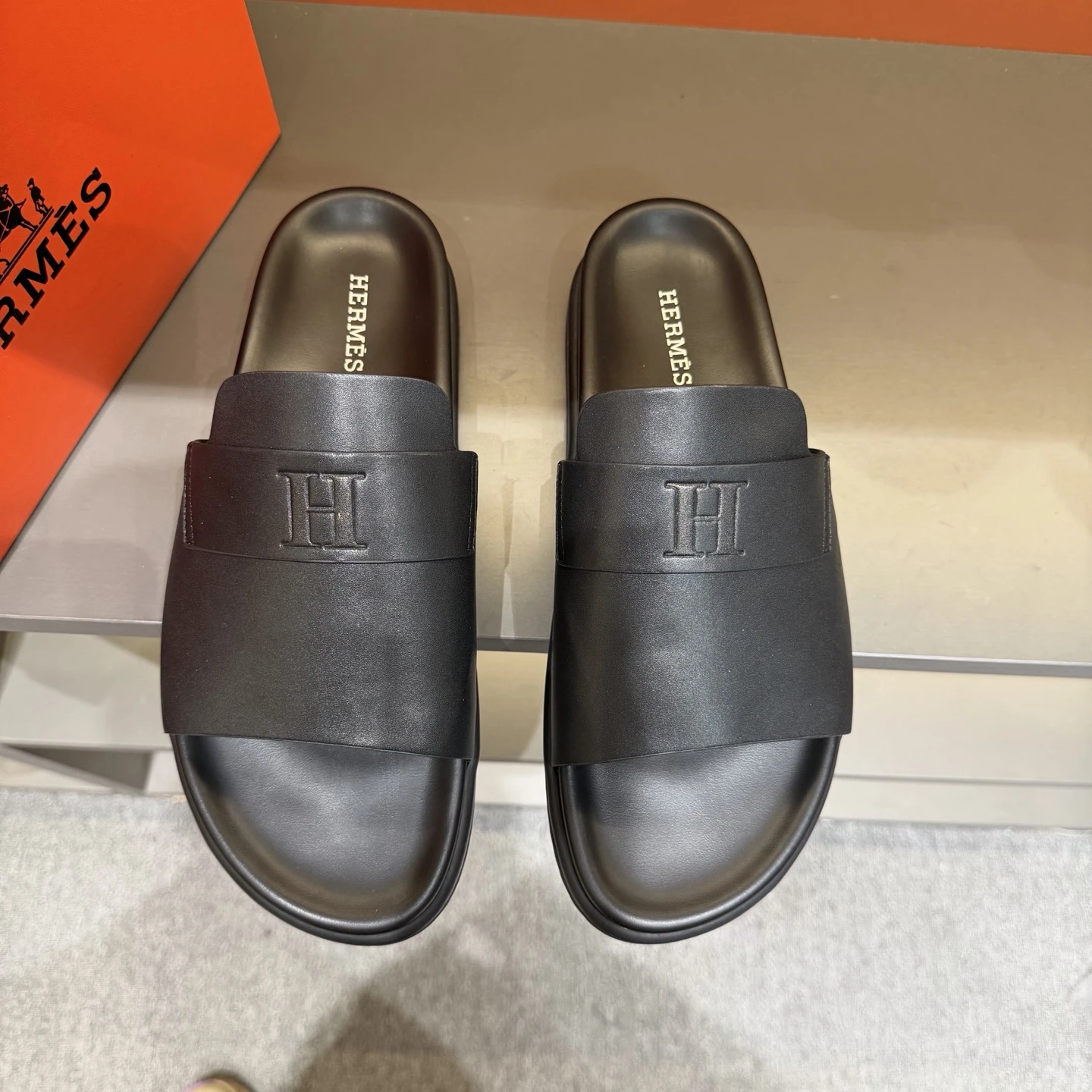 Hermès Slippers — 38cbe5e9