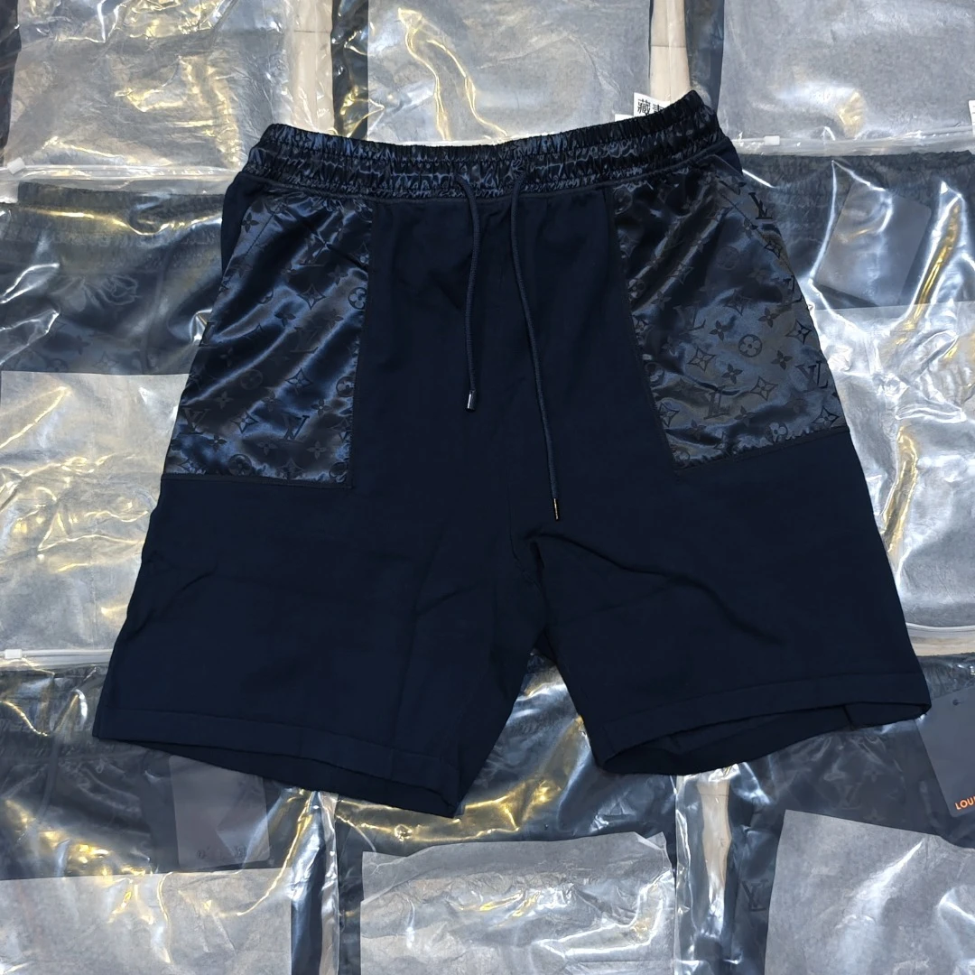 Louis Vuitton Shorts — 23d4e356