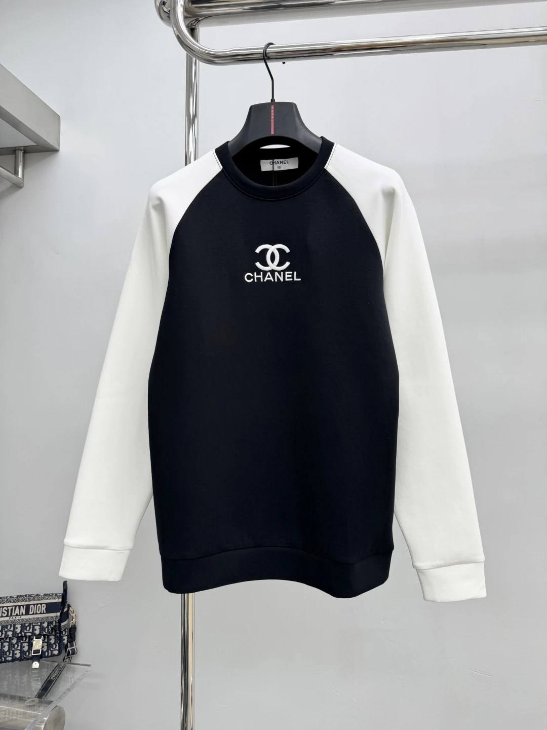 Chanel Sweatshirts — 2ae92eb4