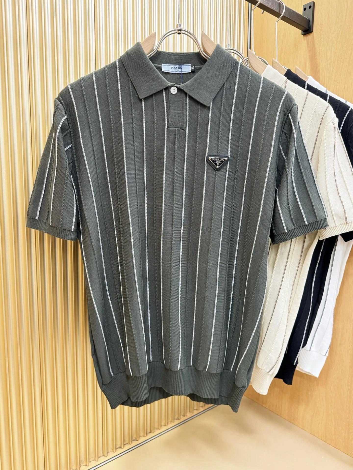 Prada T-Shirt — 2a37a650