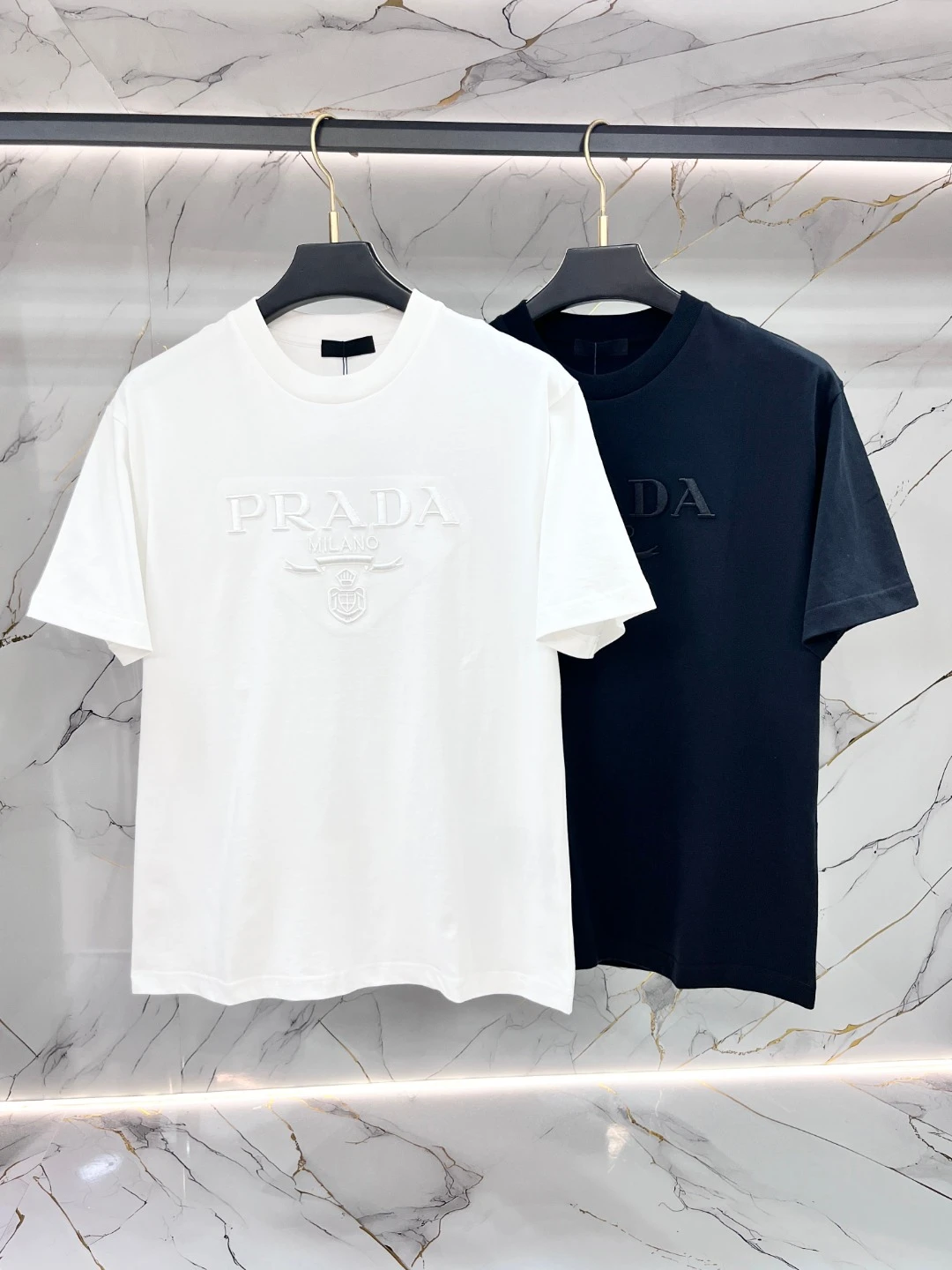 Prada T-Shirt — d3ebc033