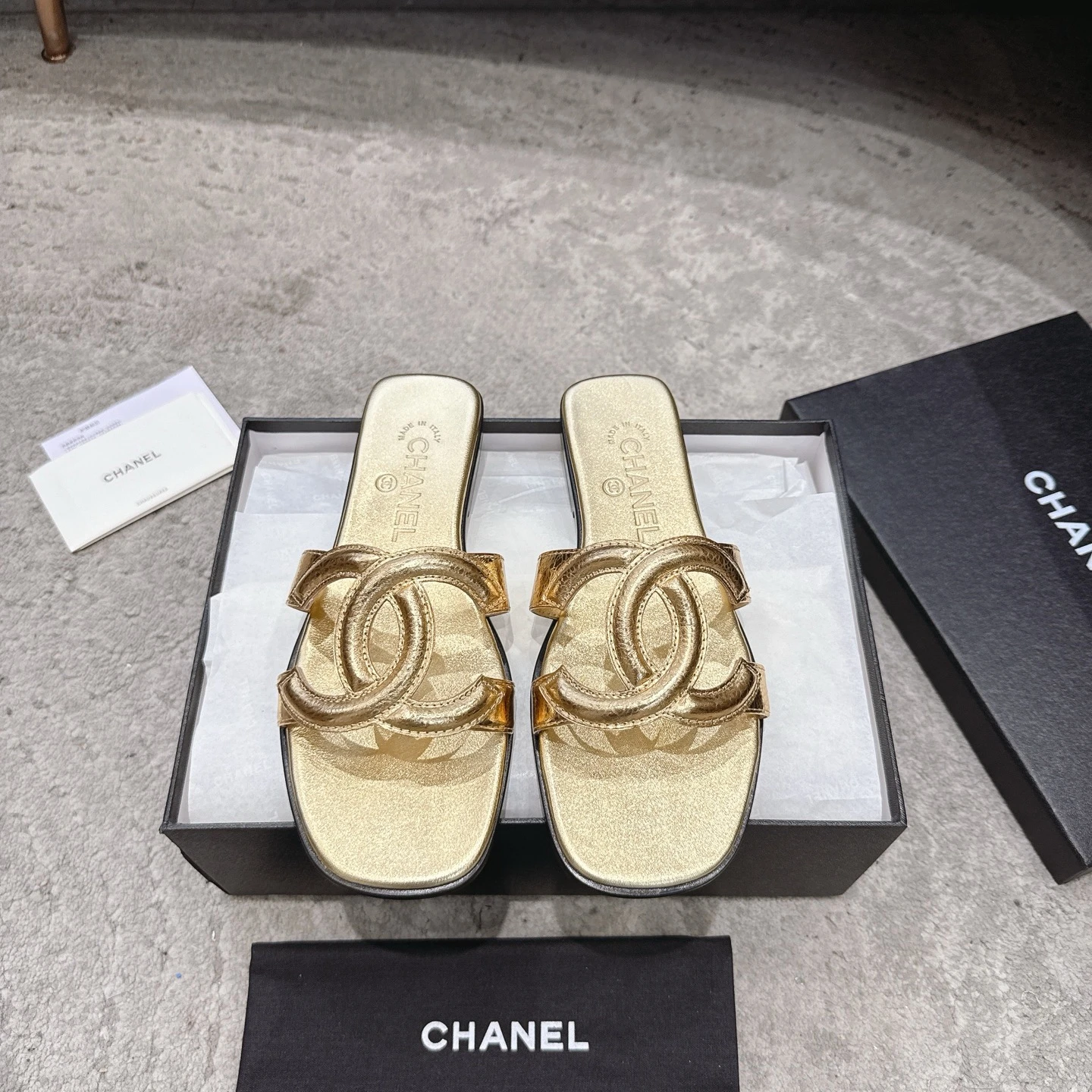 Chanel Slippers — 7e84185c