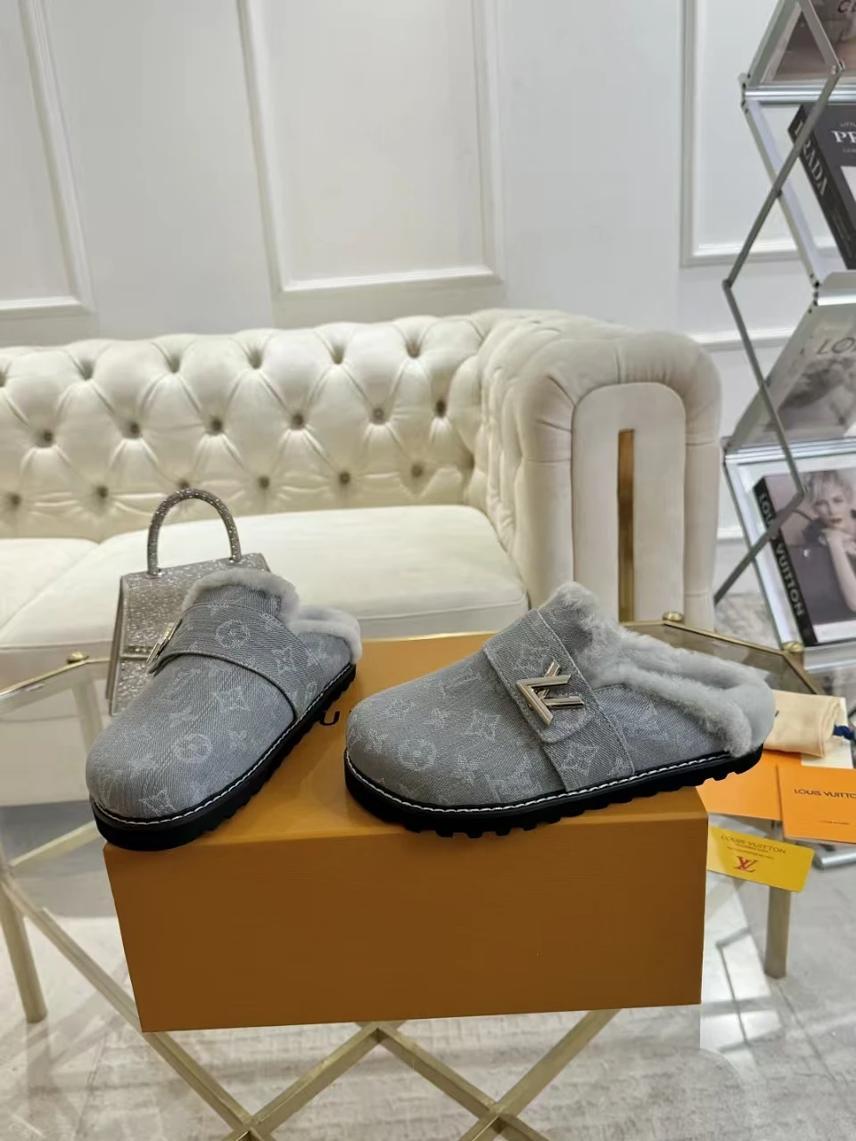 Louis Vuitton Slippers — 0b0ec8cc