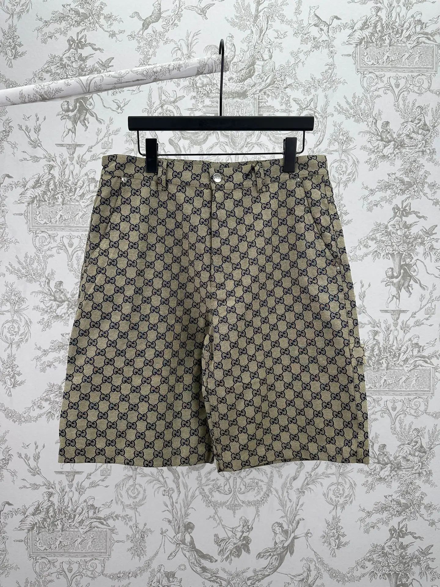 Shorts — b8342ec6
