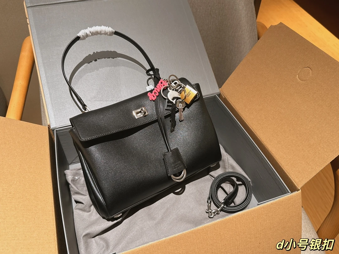 Balenciaga Bag — e880e222