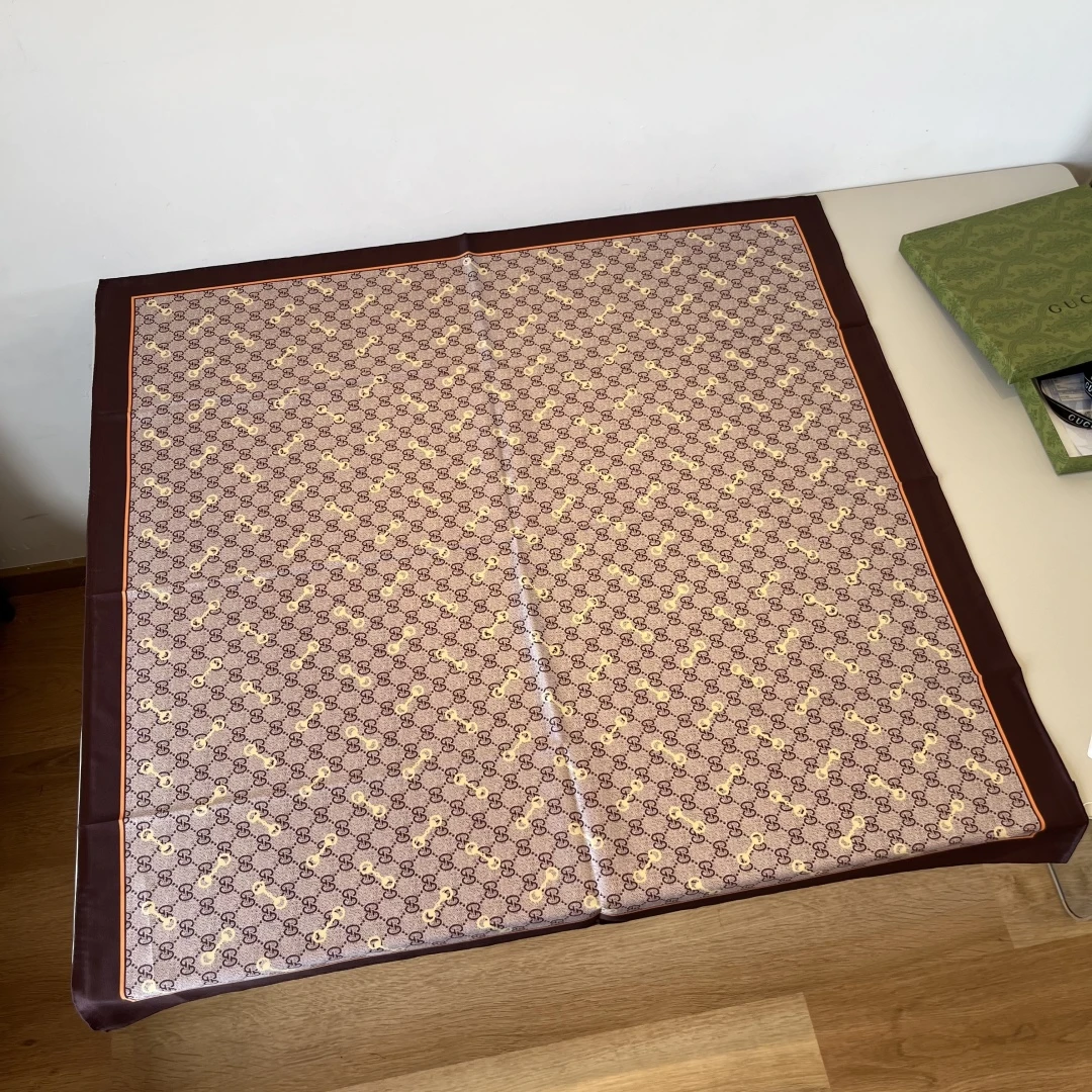 Gucci Scarves — 2db29332