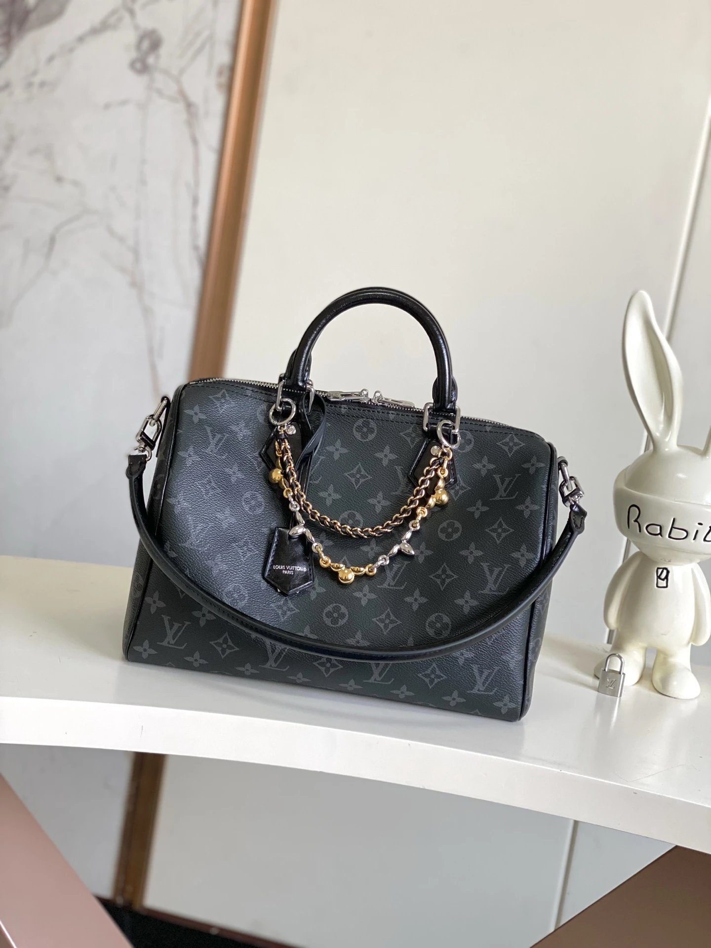 Louis Vuitton Bag — 813dcb42