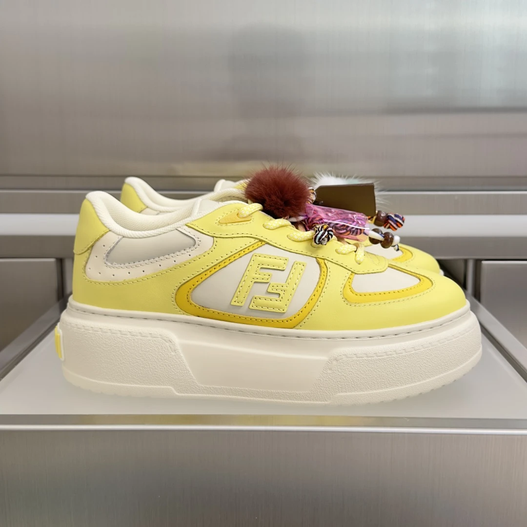 Fendi Sneakers — 57354ef7