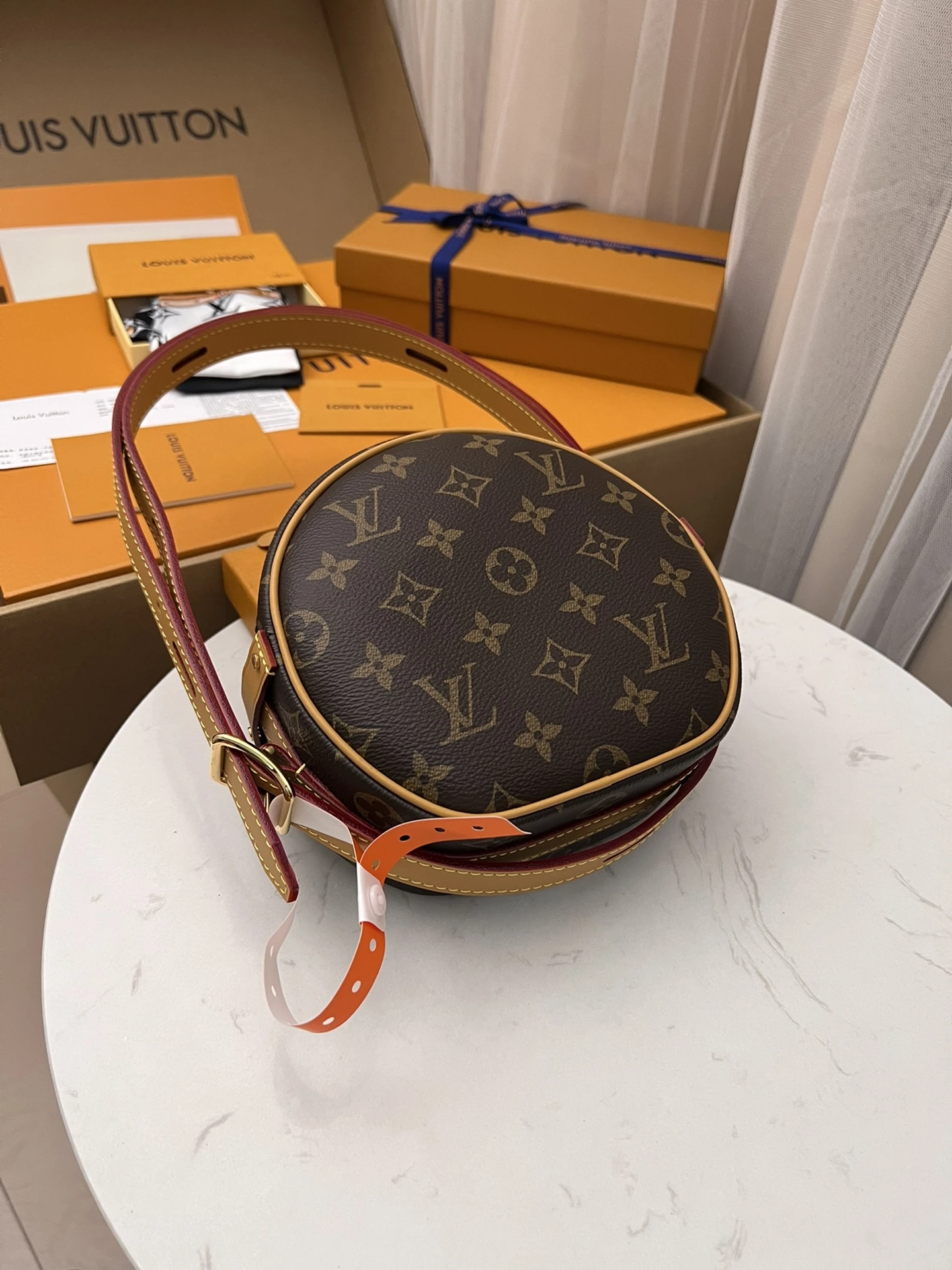 Louis Vuitton Bag — 7081a2e8