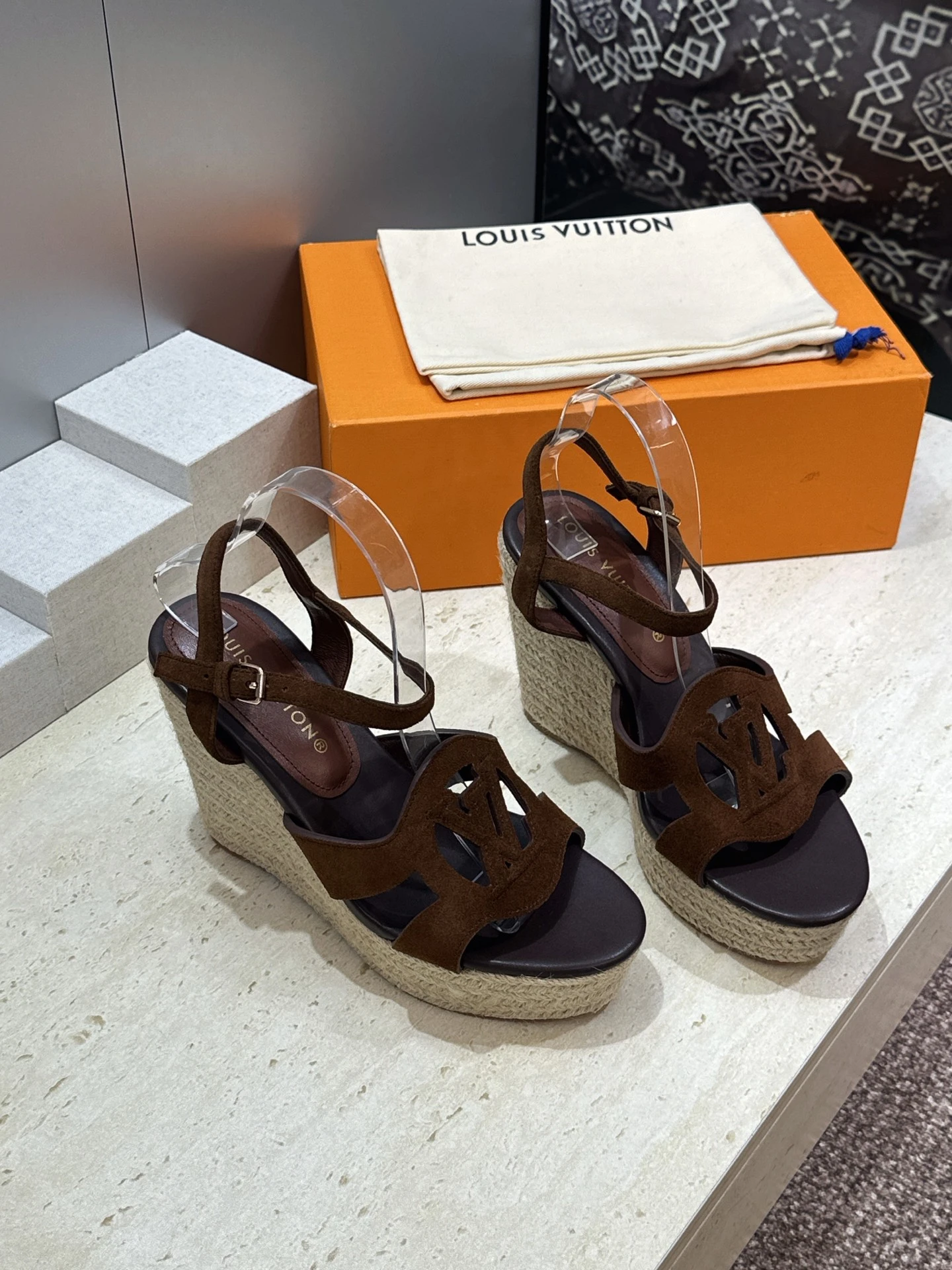 Louis Vuitton Sandals — c02fffbb
