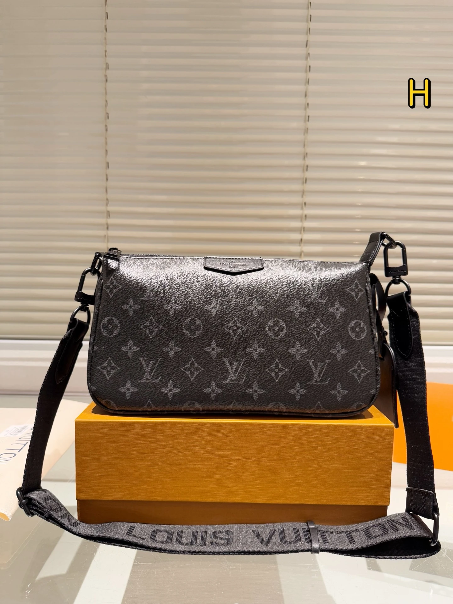 Louis Vuitton Bag — 5ef87fb1