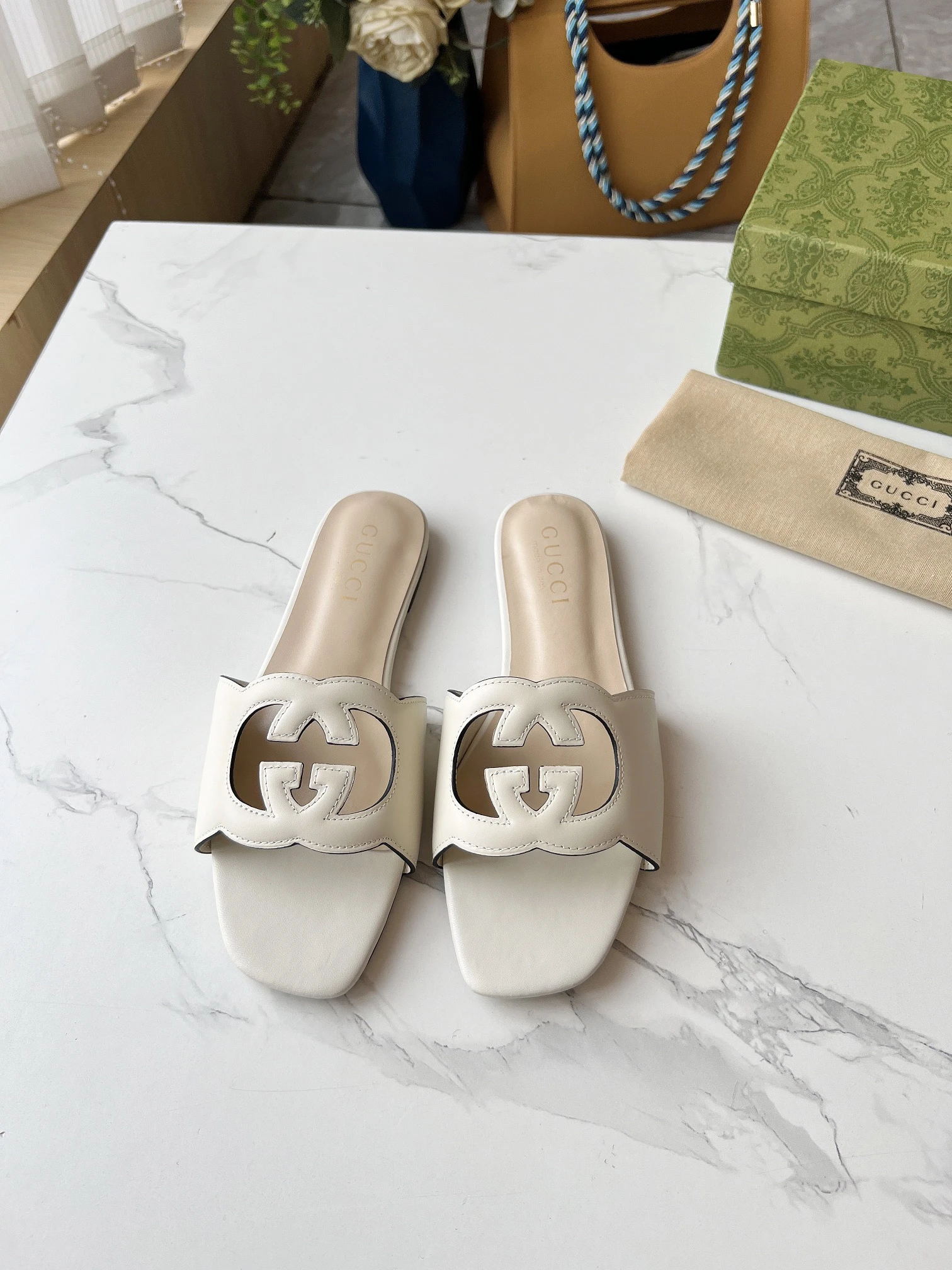 Gucci Shoes — 65335165