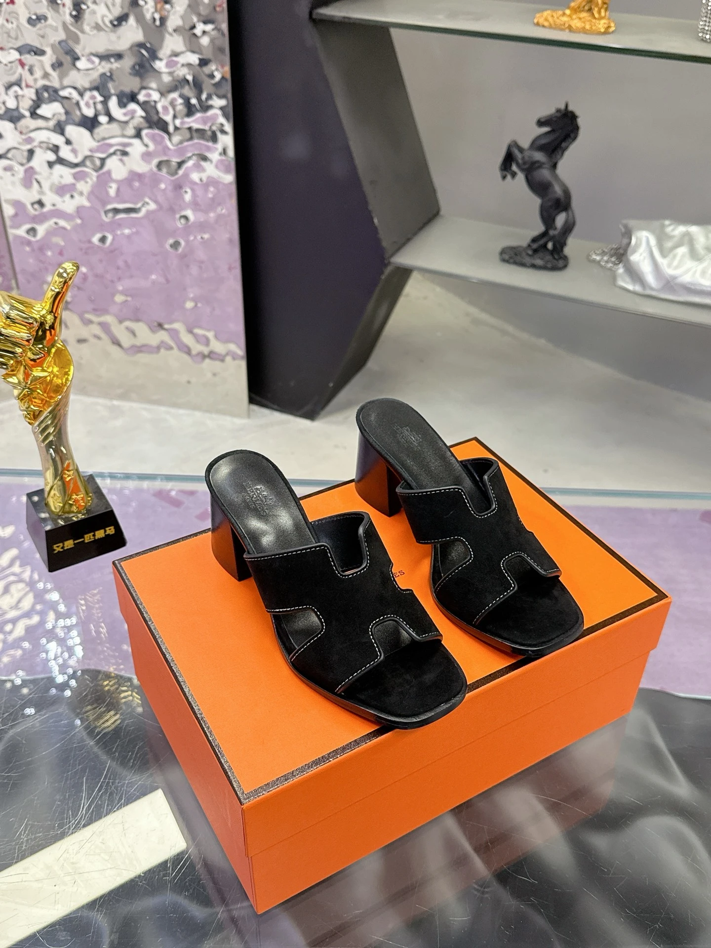 Hermès Slippers — 16a6159a