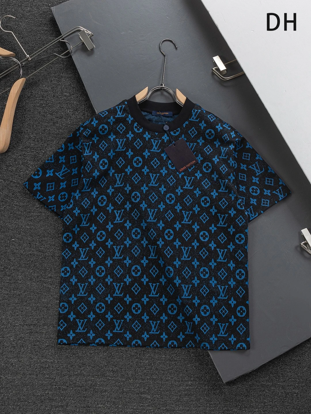Louis Vuitton T-Shirt — 98ee9bf6