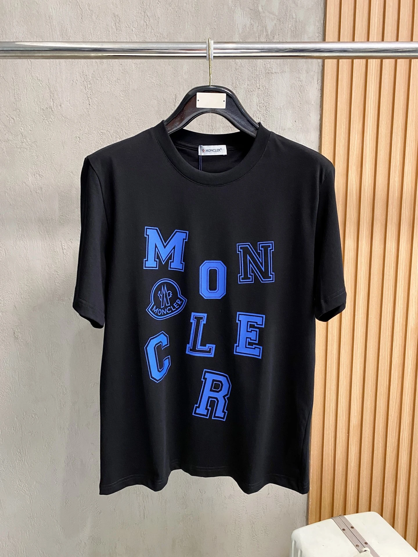Moncler T-Shirt — 62e3a9a8