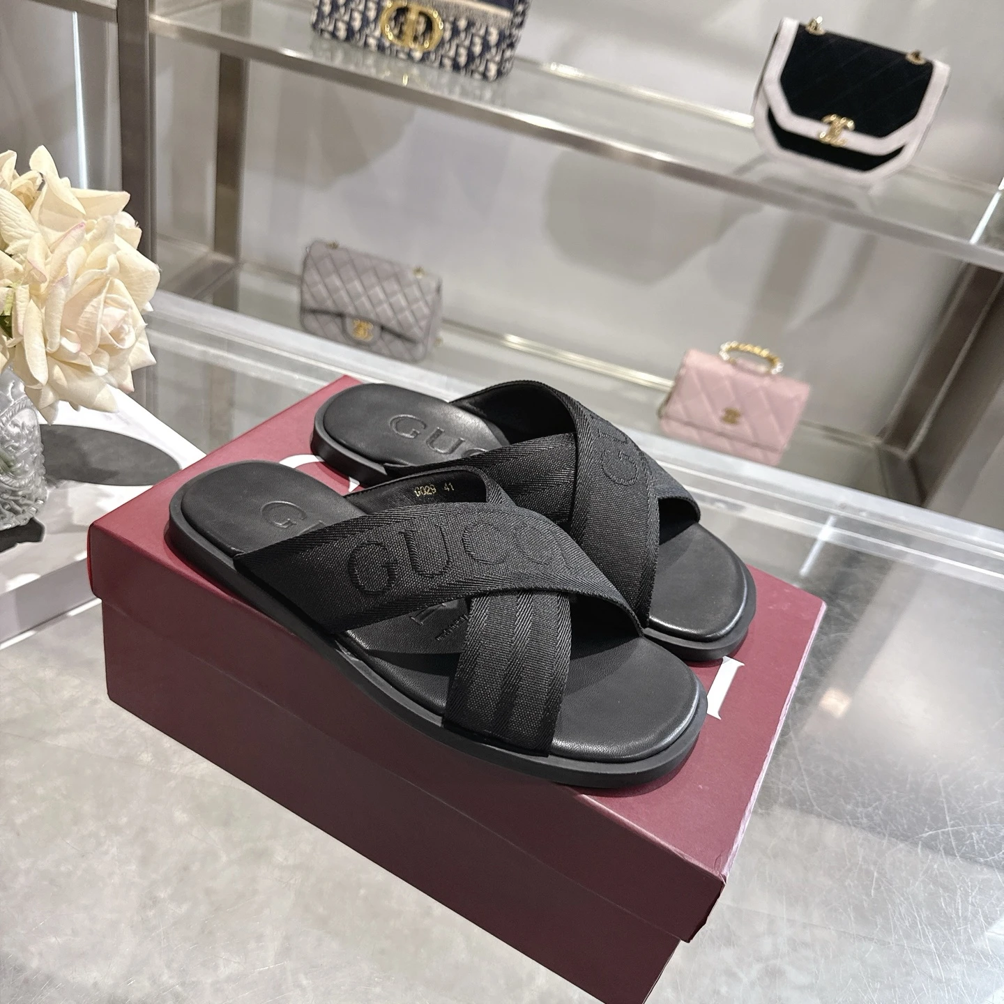 Gucci Slippers — e6f85b1d