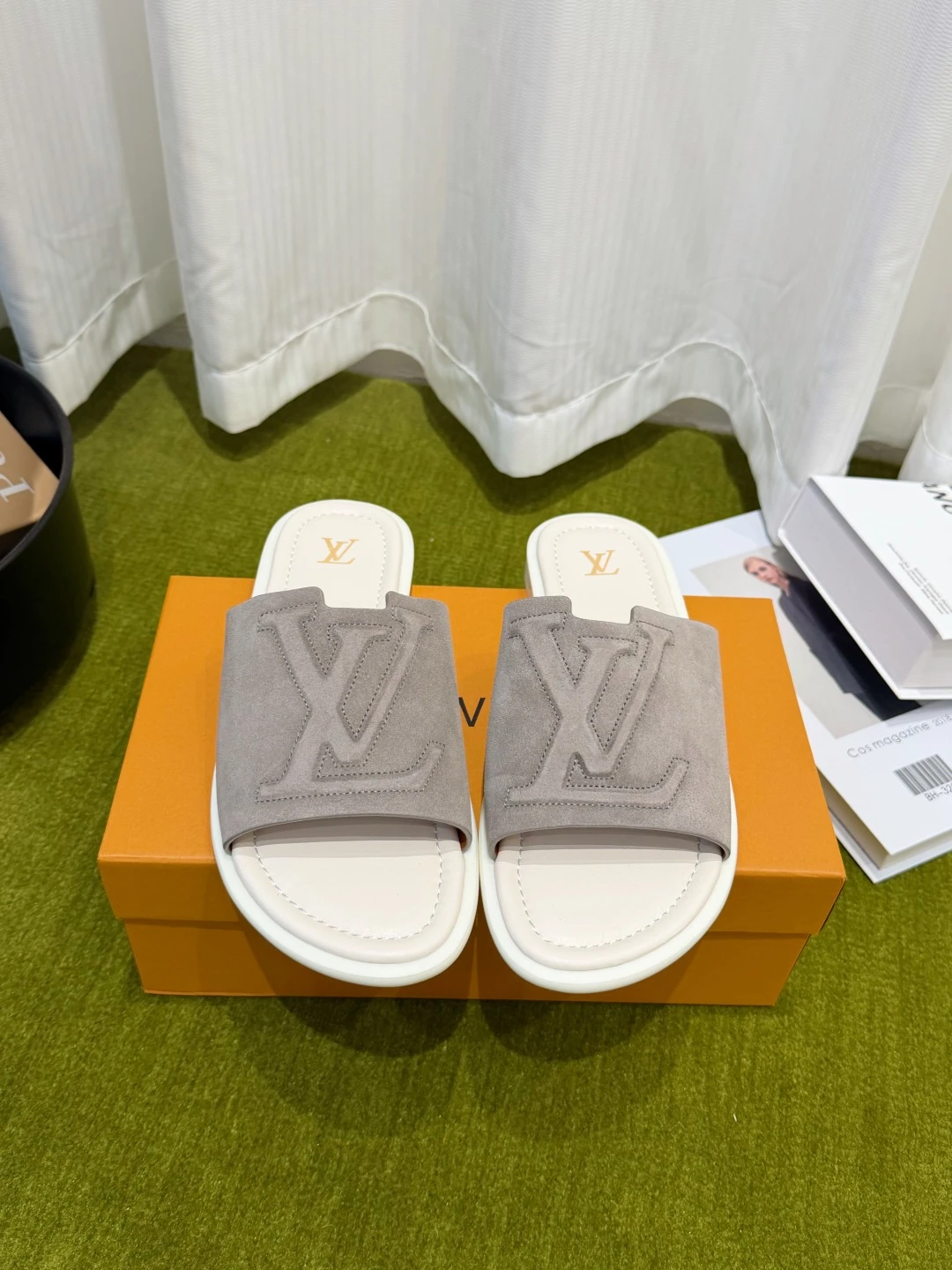 Louis Vuitton Slippers — b6771abd
