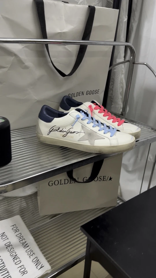 Golden Goose Sneakers — 5dd220e3