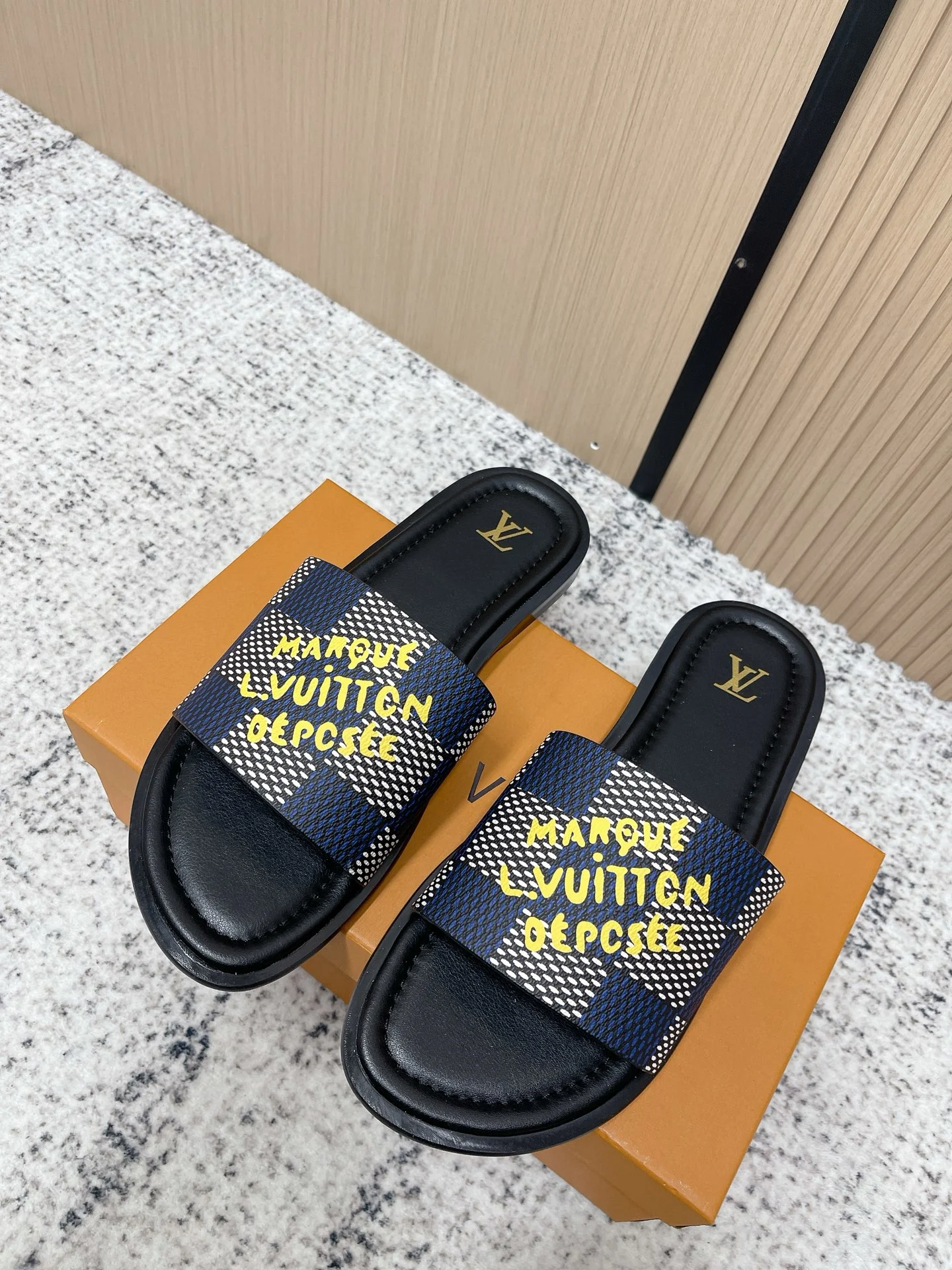 Louis Vuitton Slippers — ce0591f2