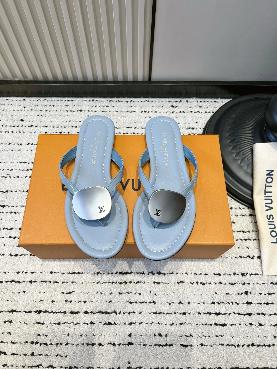 Louis Vuitton Slippers — 9b5c569d