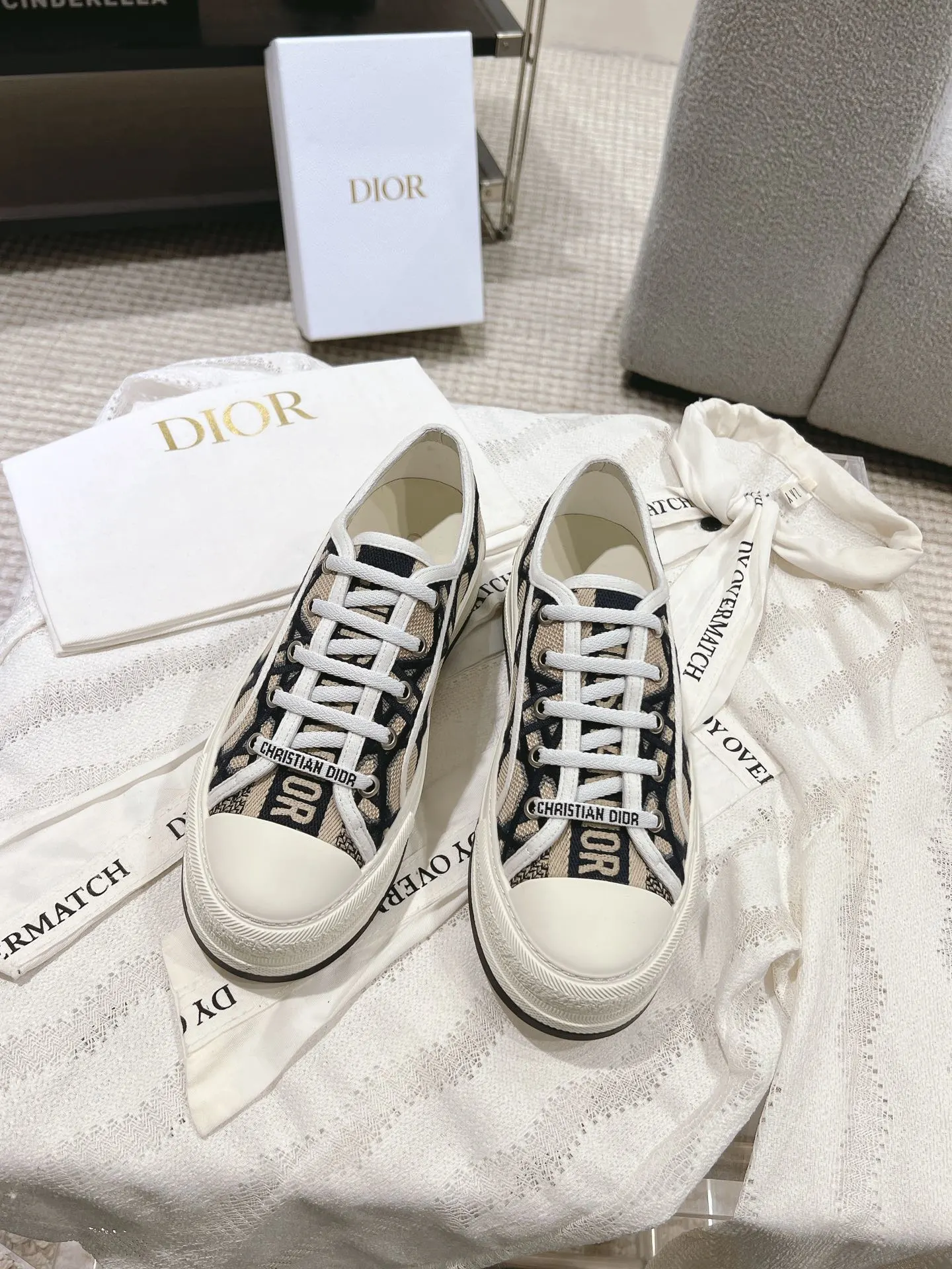 Dior Sneakers — 2b8d9e75