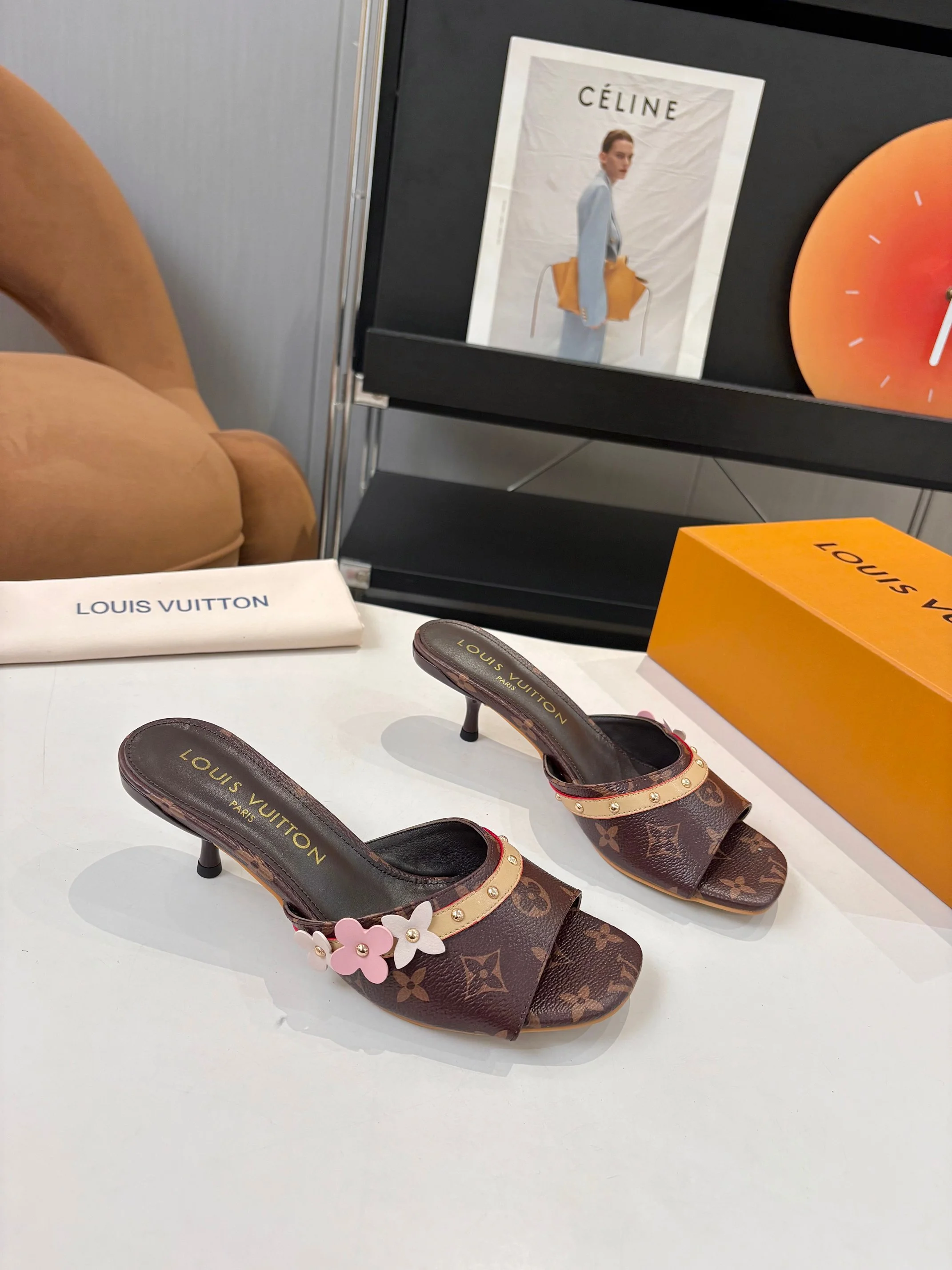 Louis Vuitton Slippers — d35b2a37
