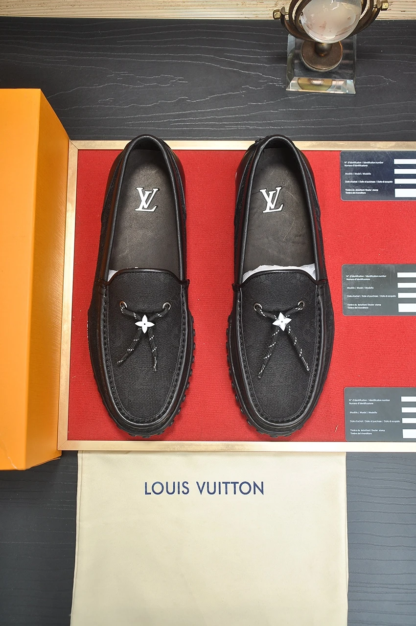 Louis Vuitton Sneakers — 8c9ec509