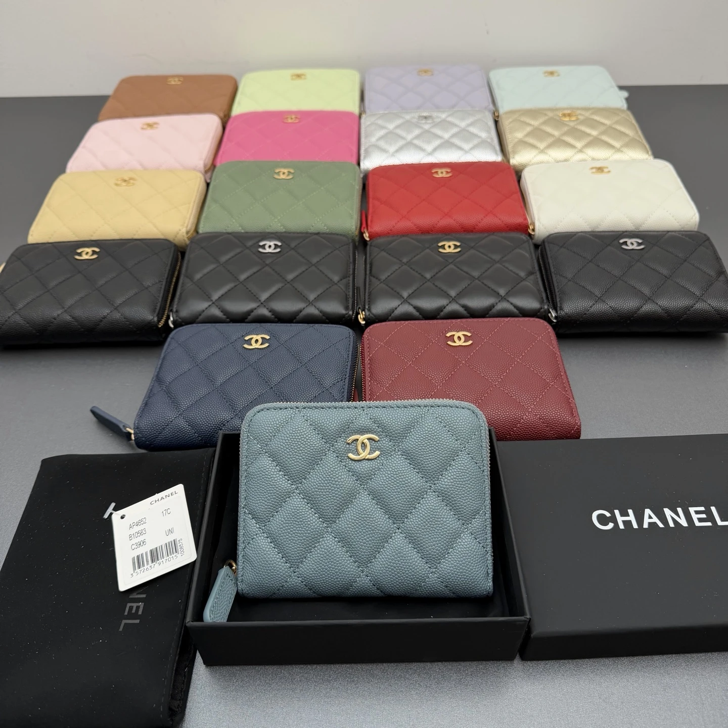 Wallets — 21f7e034